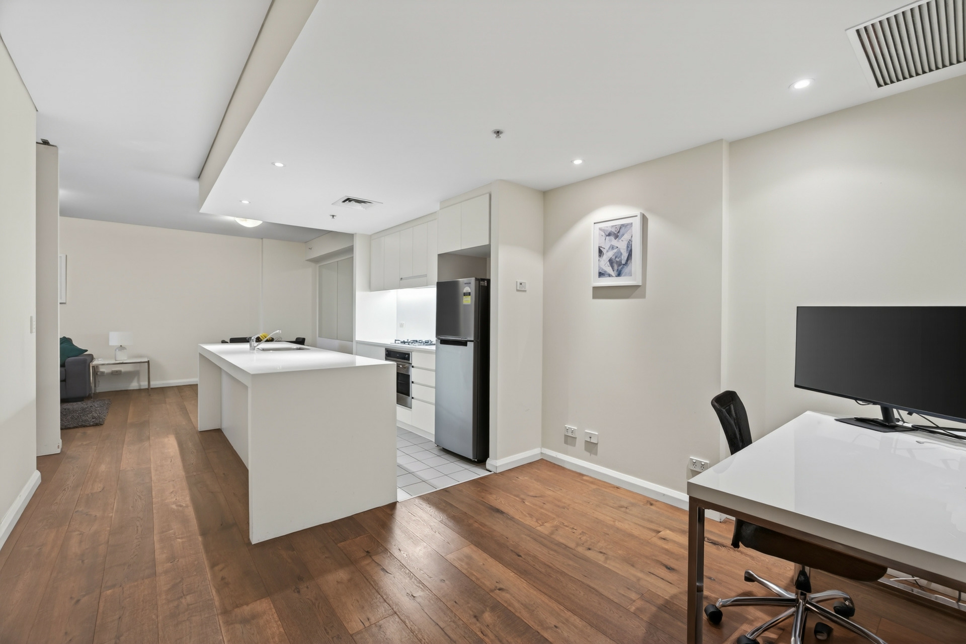 509/35 Shelley Street — photo 6 of 19