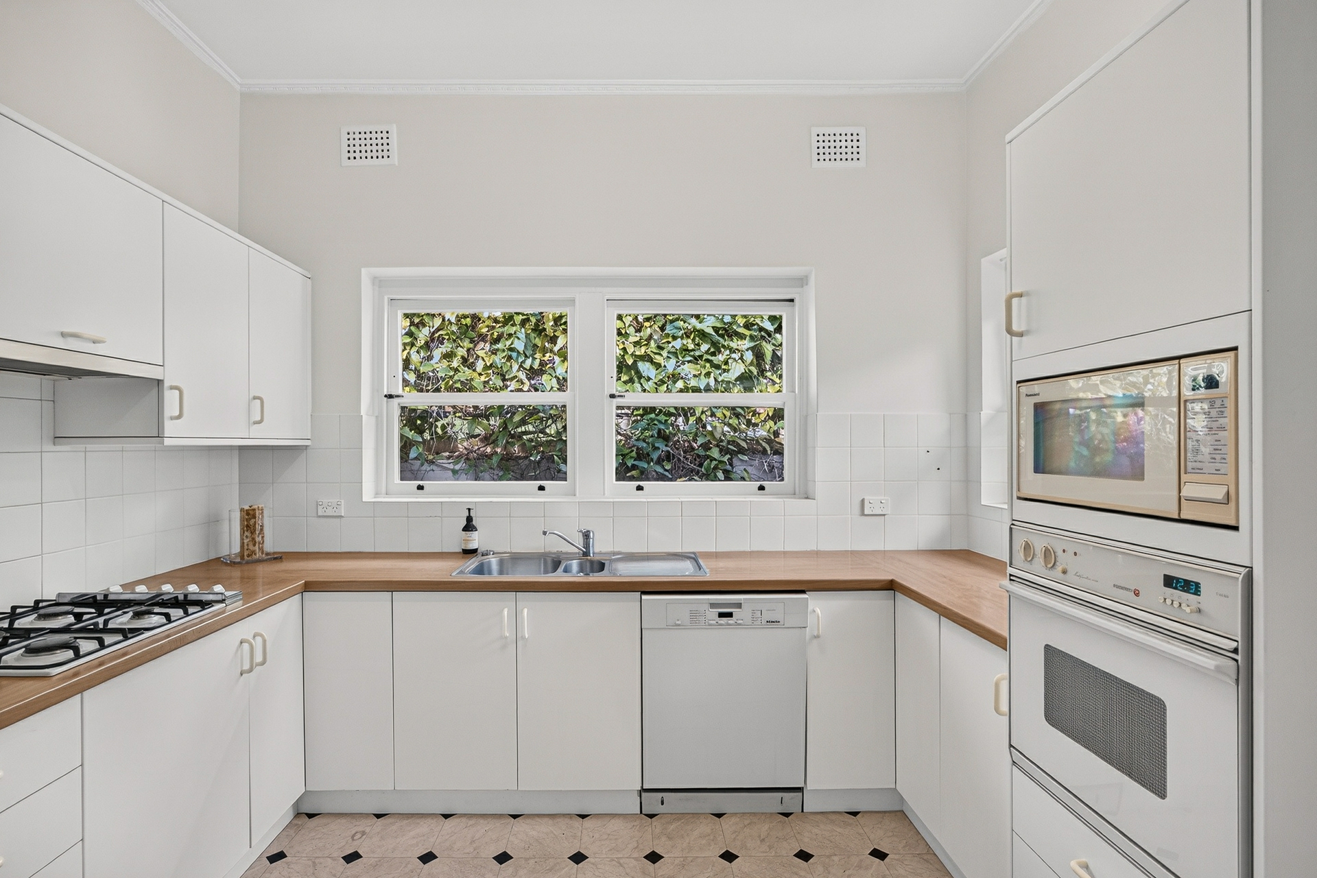 4/31 Fairfax Road — photo 10 of 14