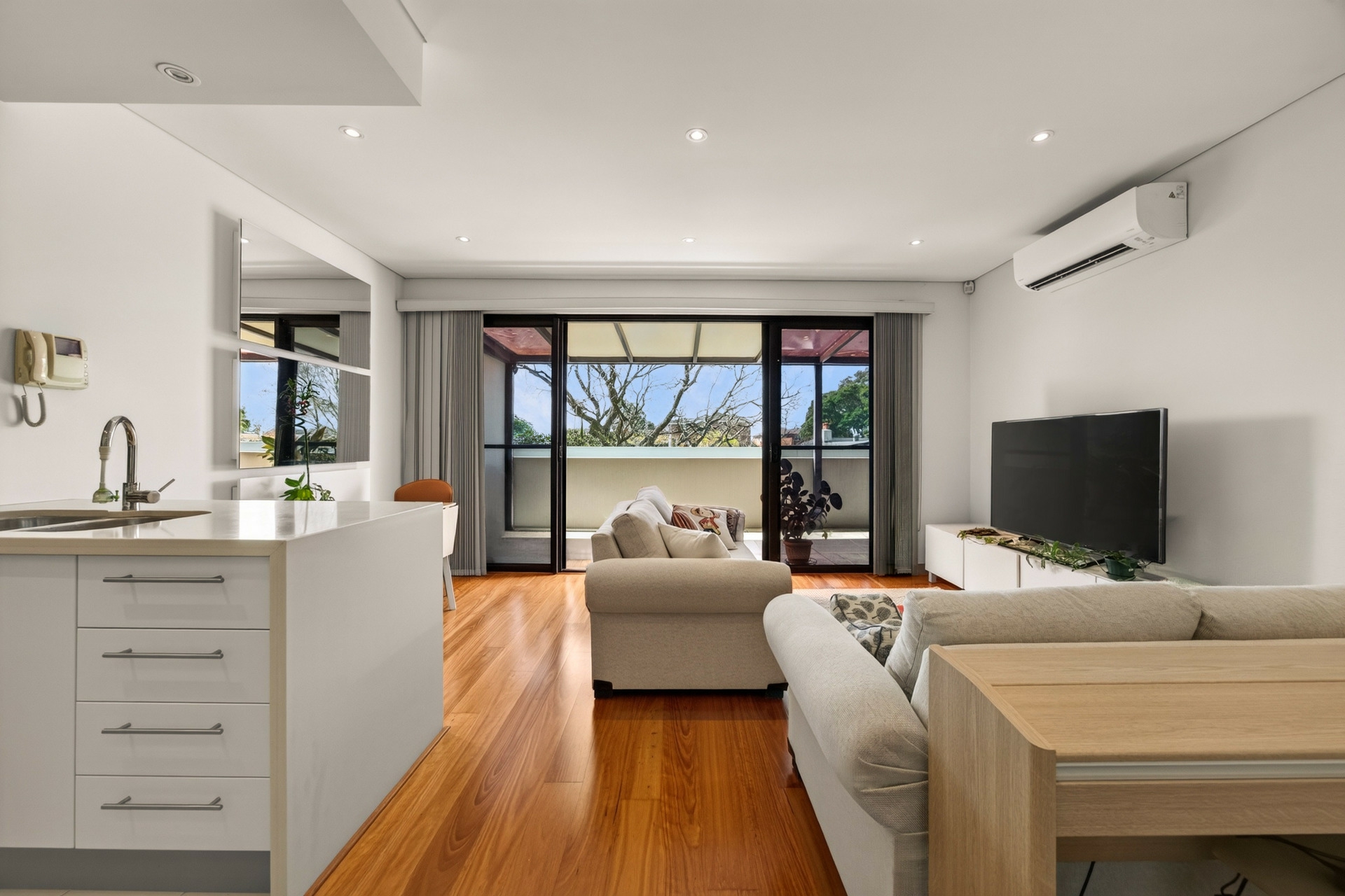 8/74-76 Victoria Road — photo from LJ Hooker Double Bay