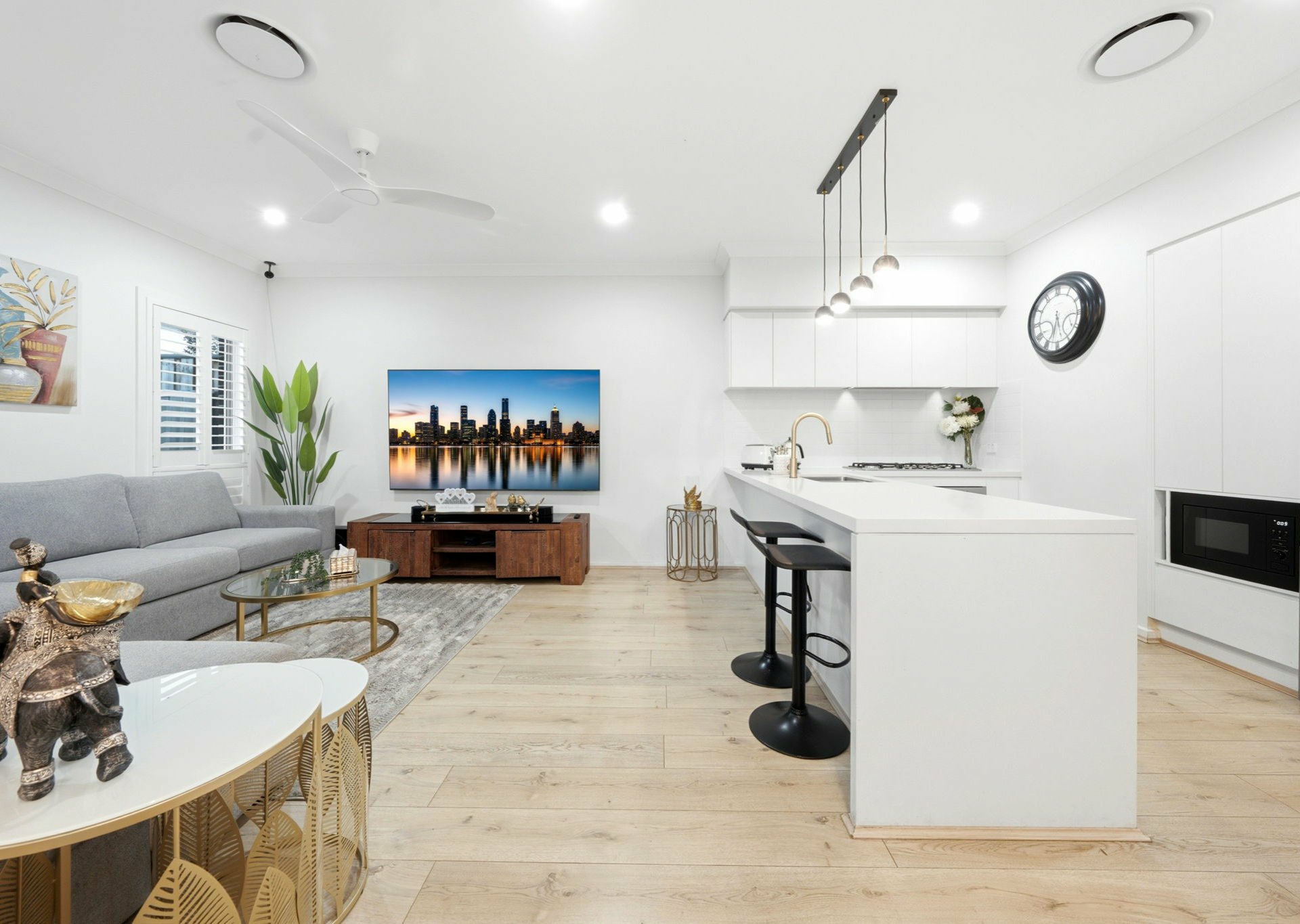 13 Camargue Street — photo 2 of 20