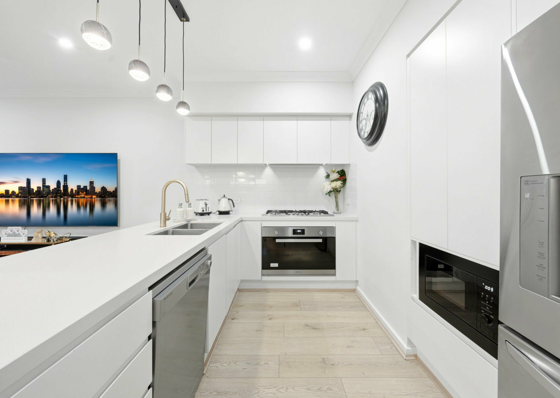 13 Camargue Street — photo 3 of 20
