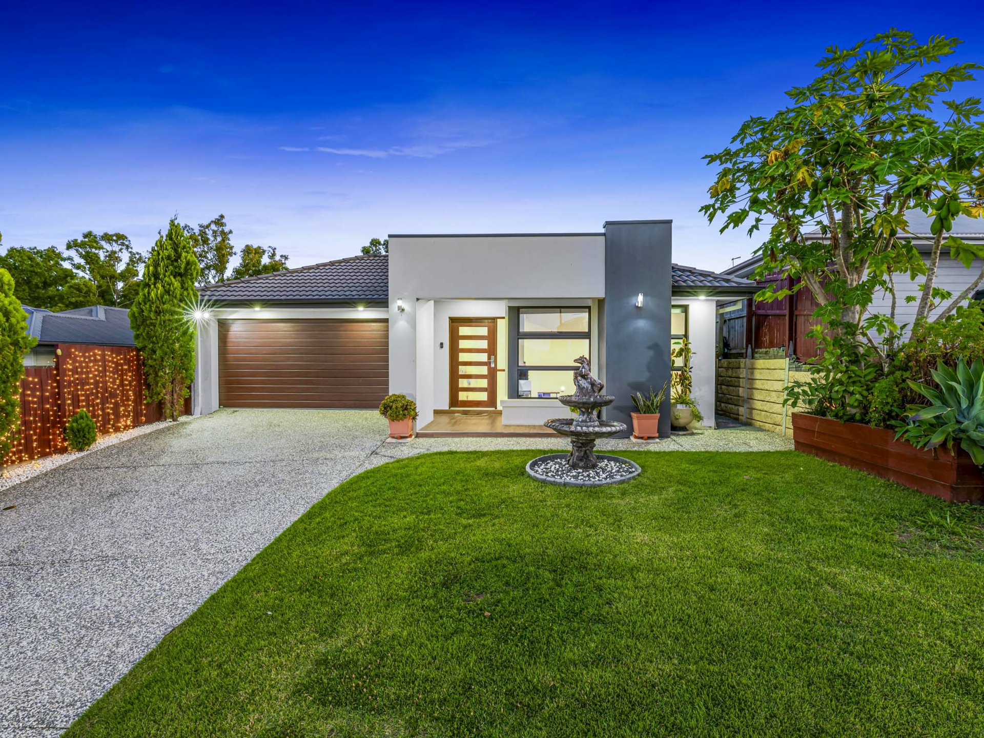 27 Oxenham Circuit, AUGUSTINE HEIGHTS