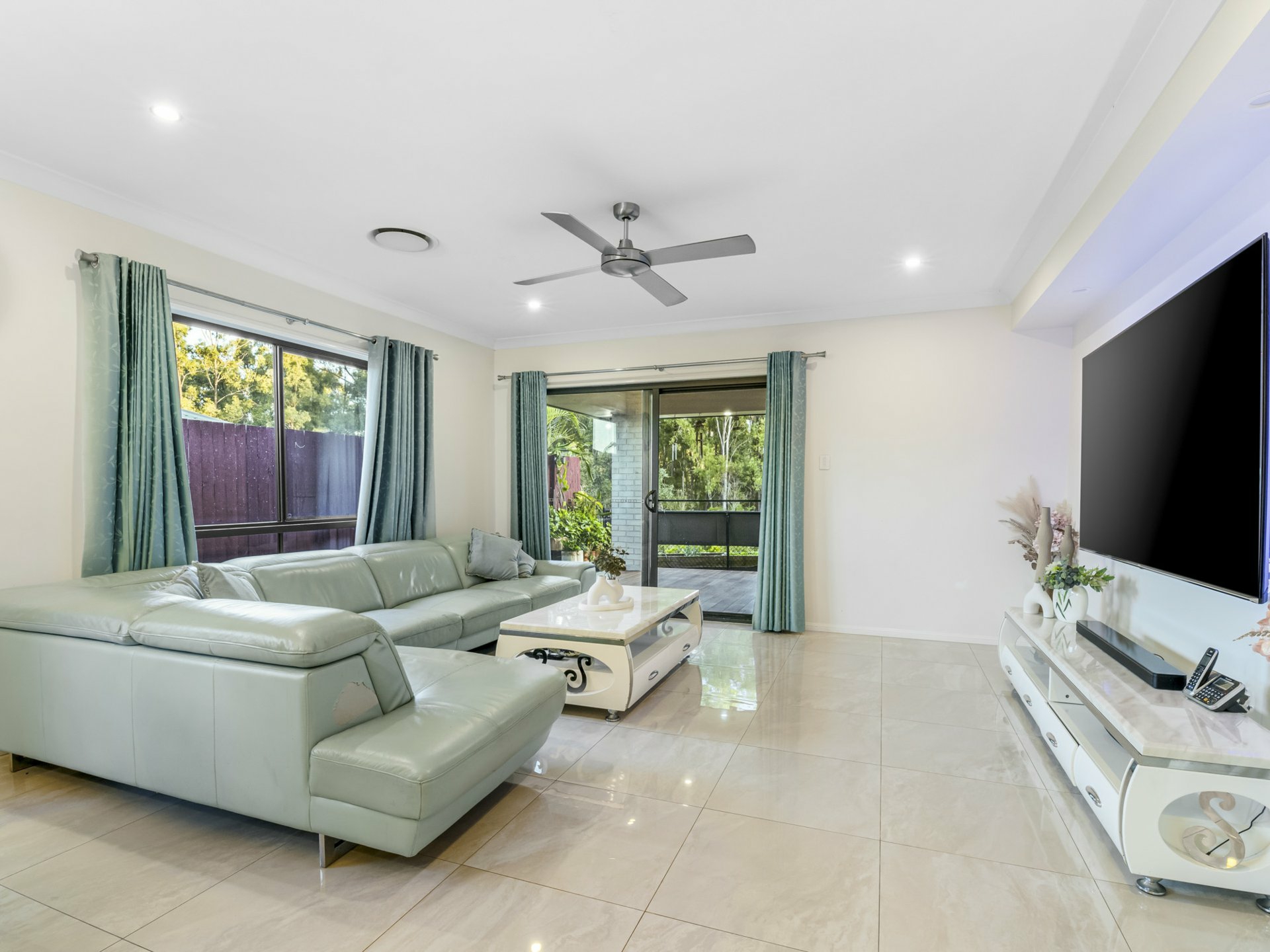 27 Oxenham Circuit, AUGUSTINE HEIGHTS