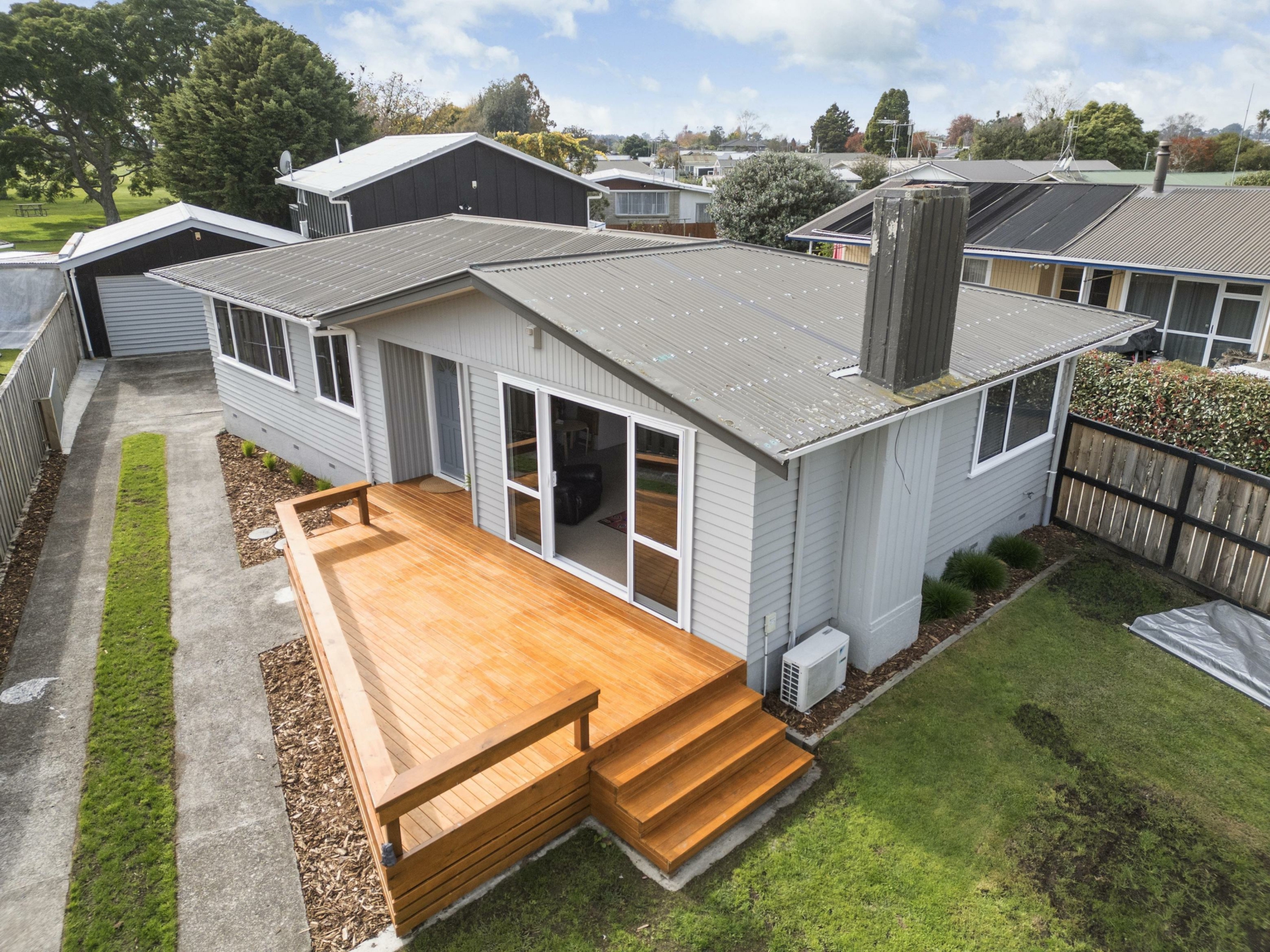 34 Rhonda Avenue, DEANWELL