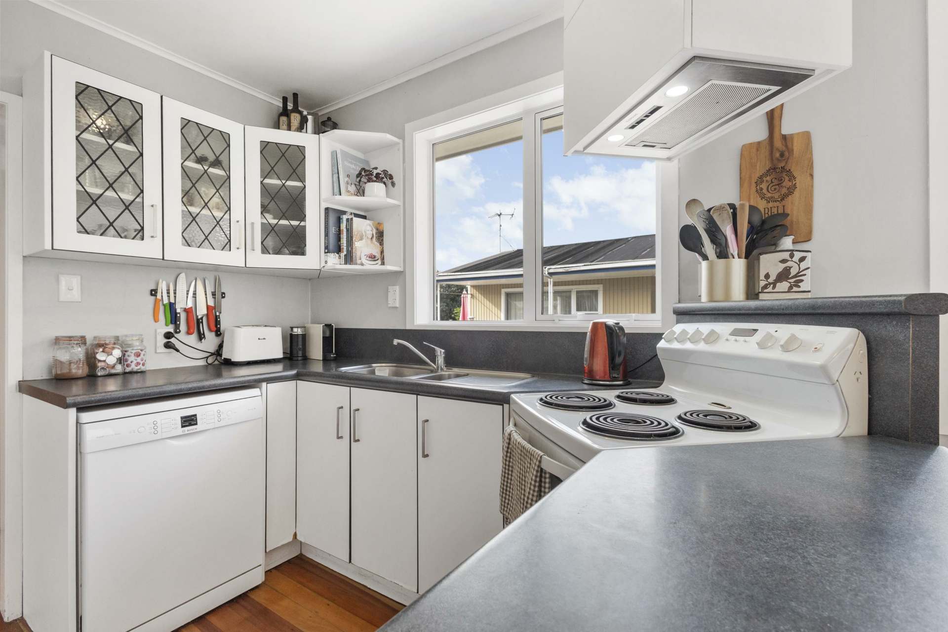 34 Rhonda Avenue, DEANWELL