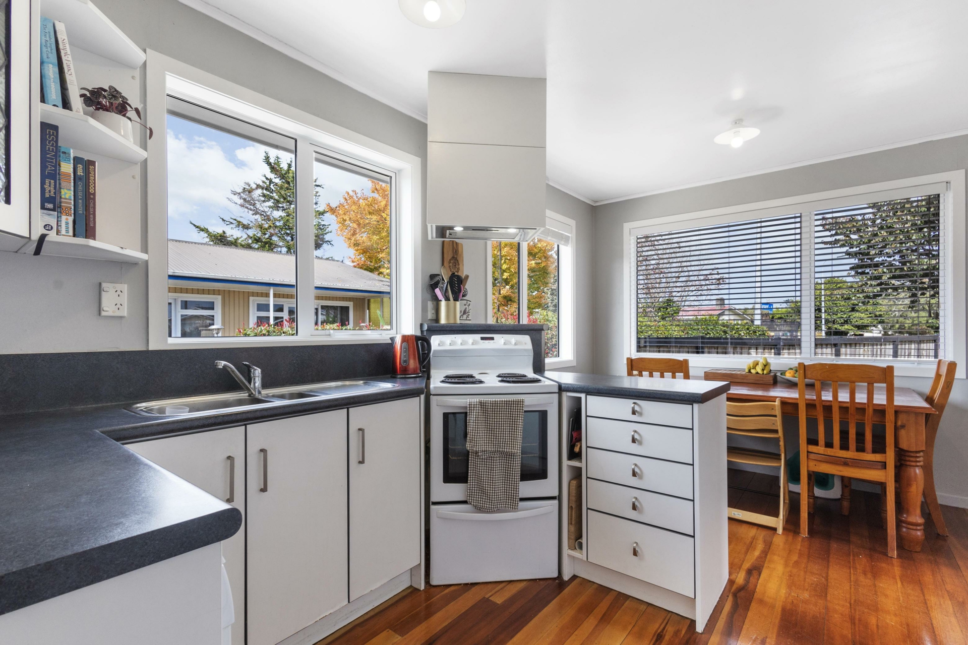 34 Rhonda Avenue, DEANWELL