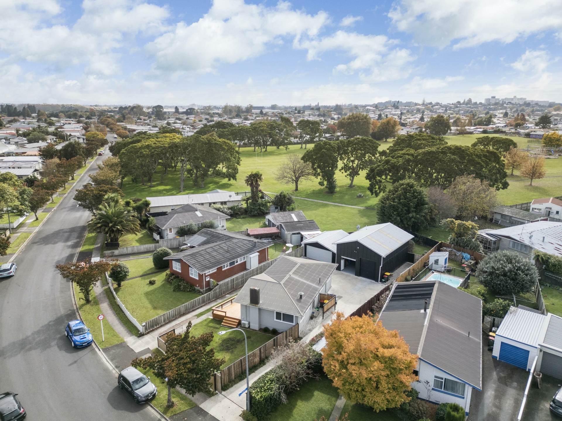 34 Rhonda Avenue, DEANWELL
