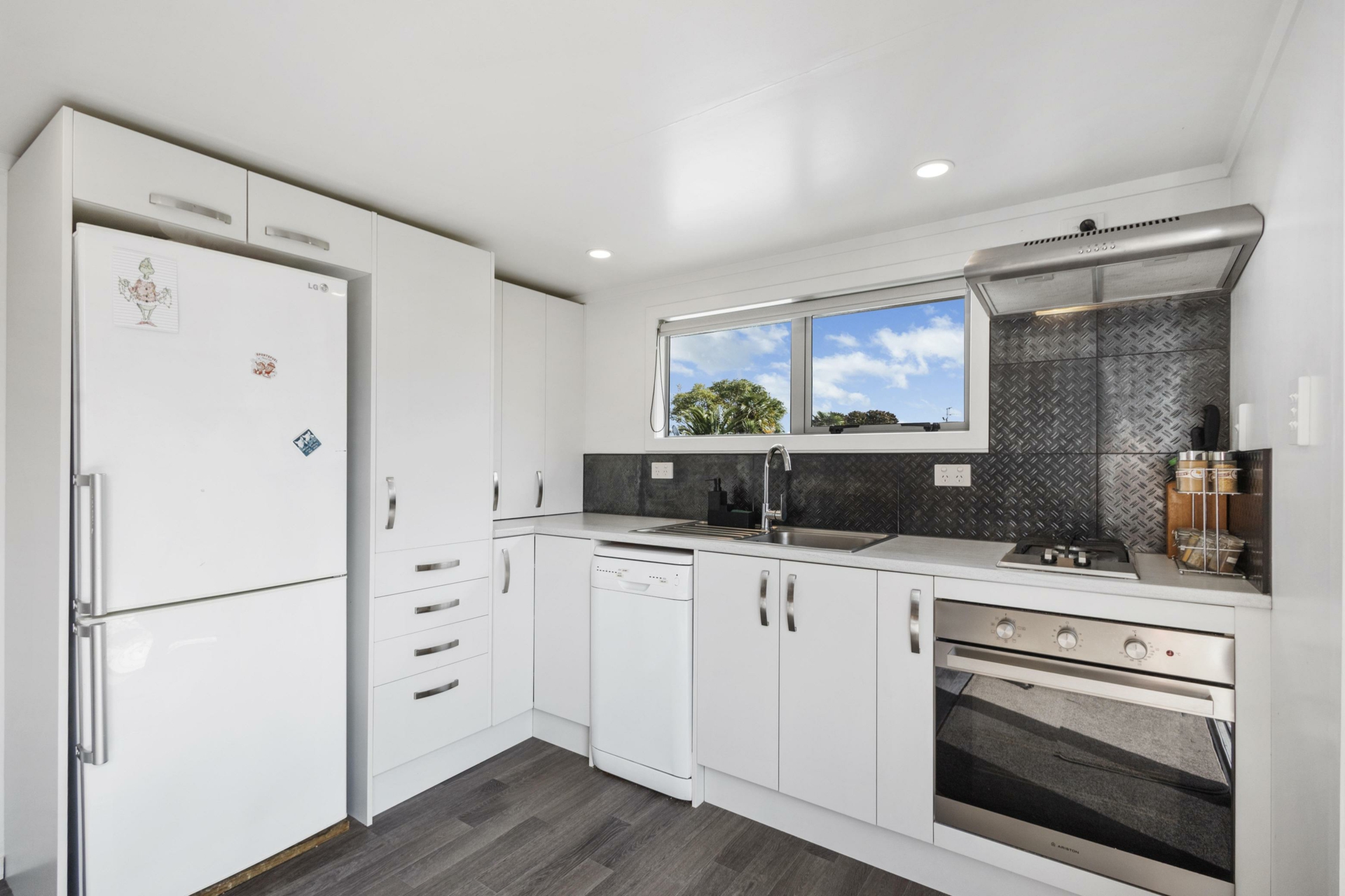 34 Rhonda Avenue, DEANWELL