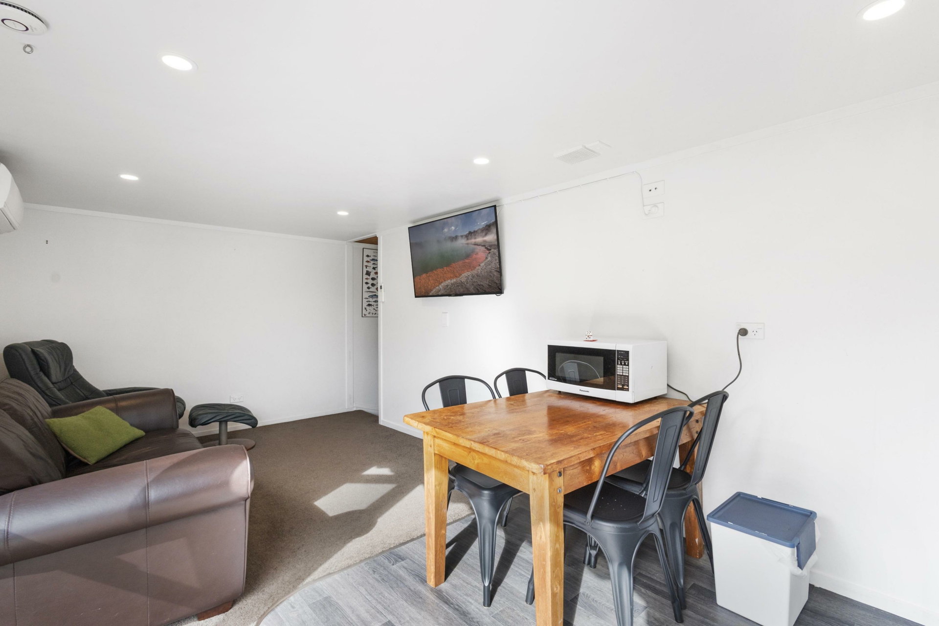 34 Rhonda Avenue, DEANWELL