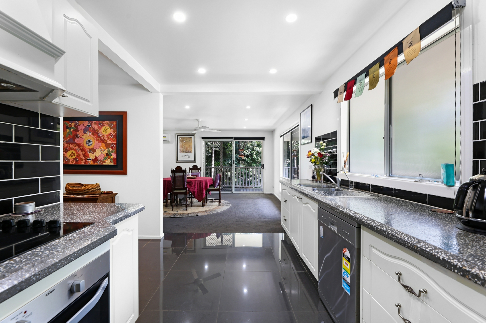 14 Kinabalu Drive, TAMBORINE MOUNTAIN