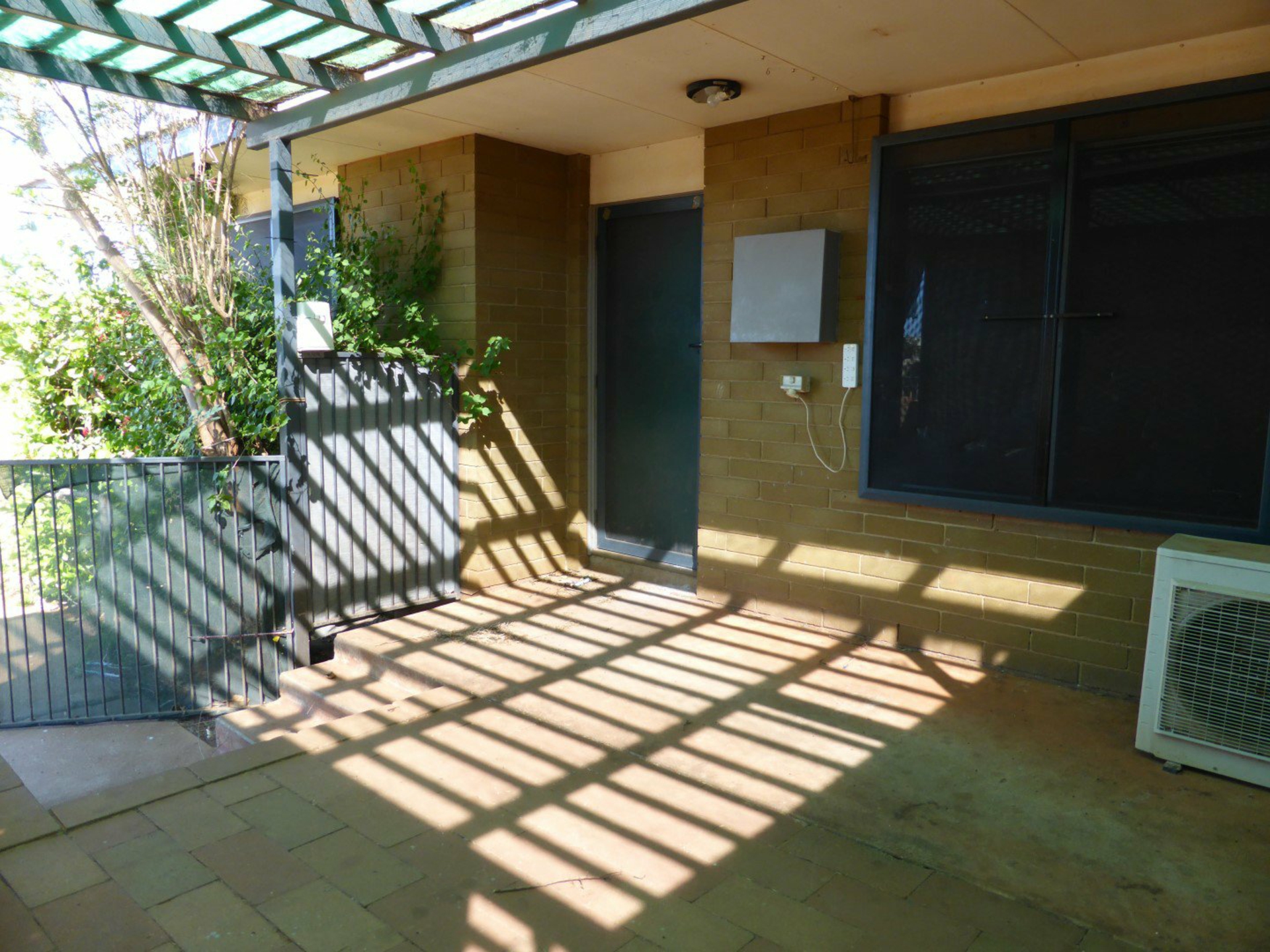 1/8 Yarrunga Crescent — photo 2 of 8
