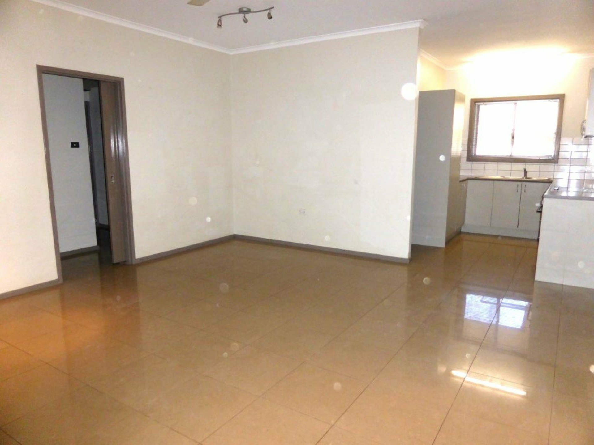 1/8 Yarrunga Crescent — photo 3 of 8