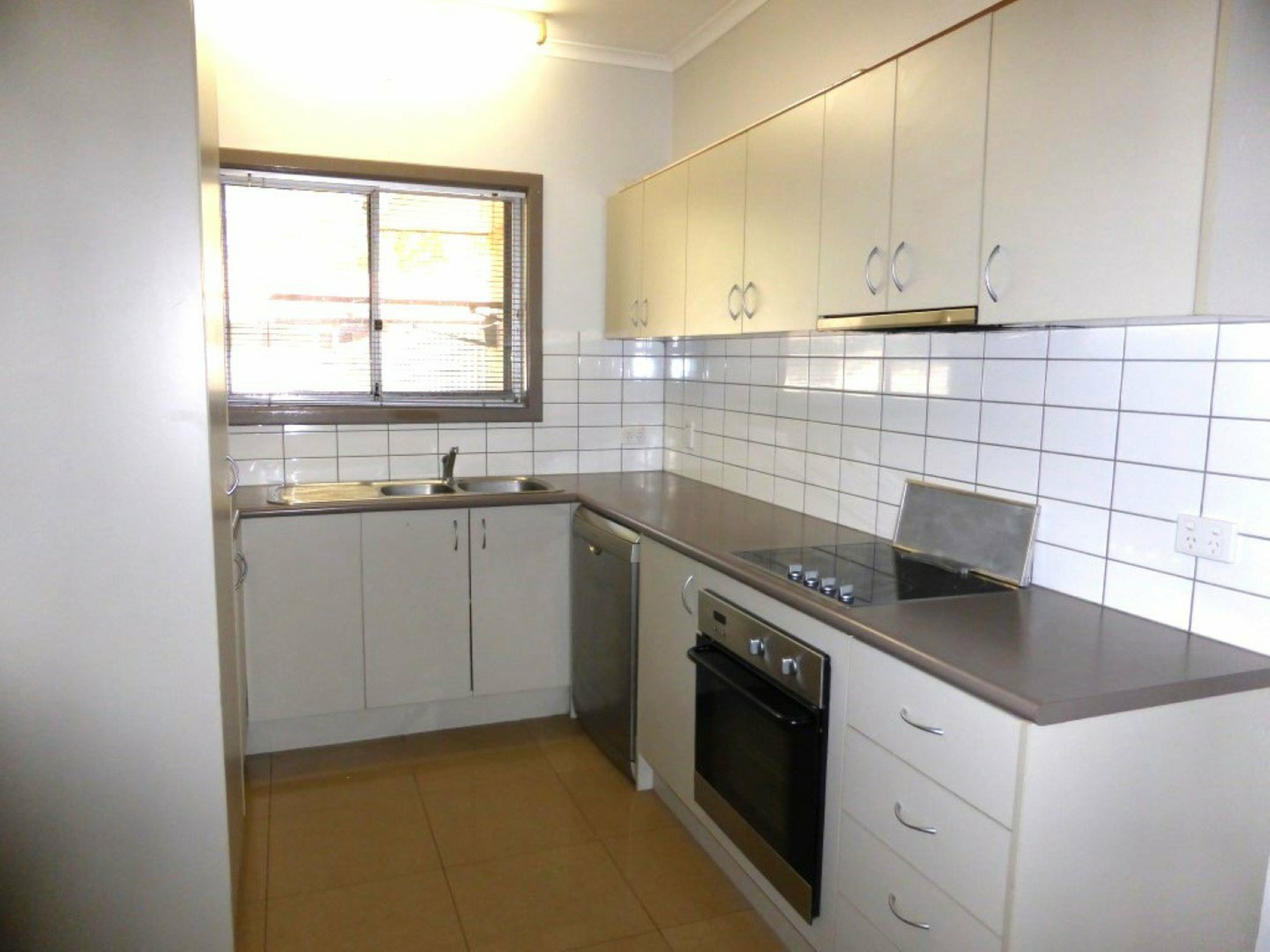 1/8 Yarrunga Crescent — photo 4 of 8