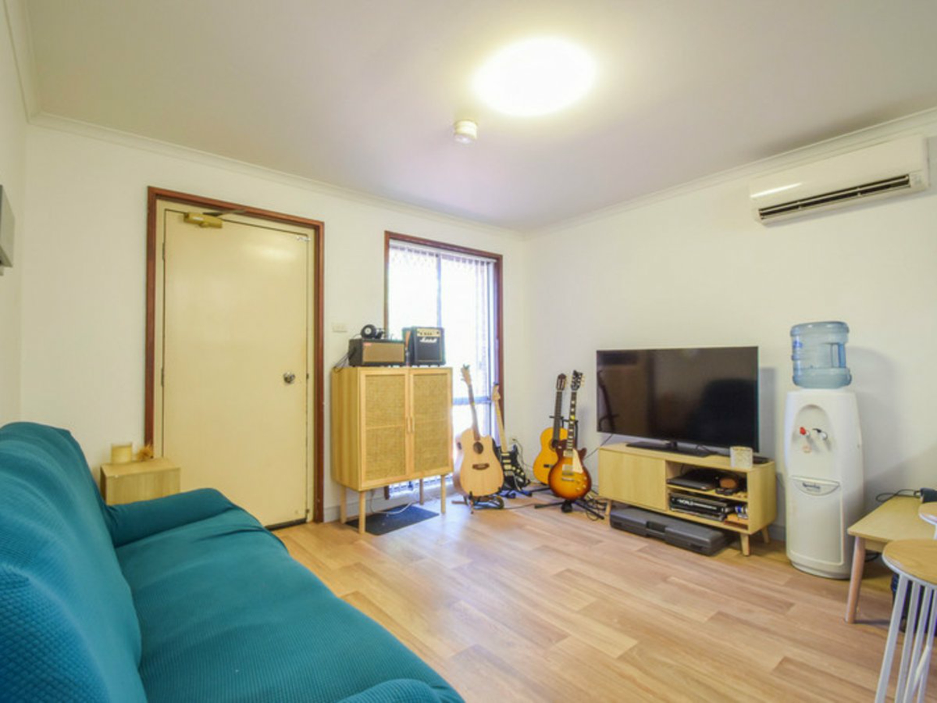 14d Yanderra, Crescent — photo 3 of 8