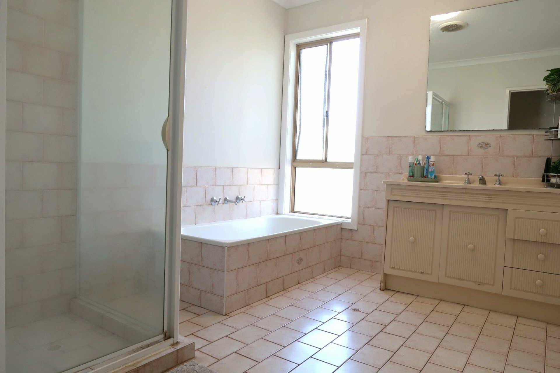 1 Counihan Crescent — photo 9 of 14