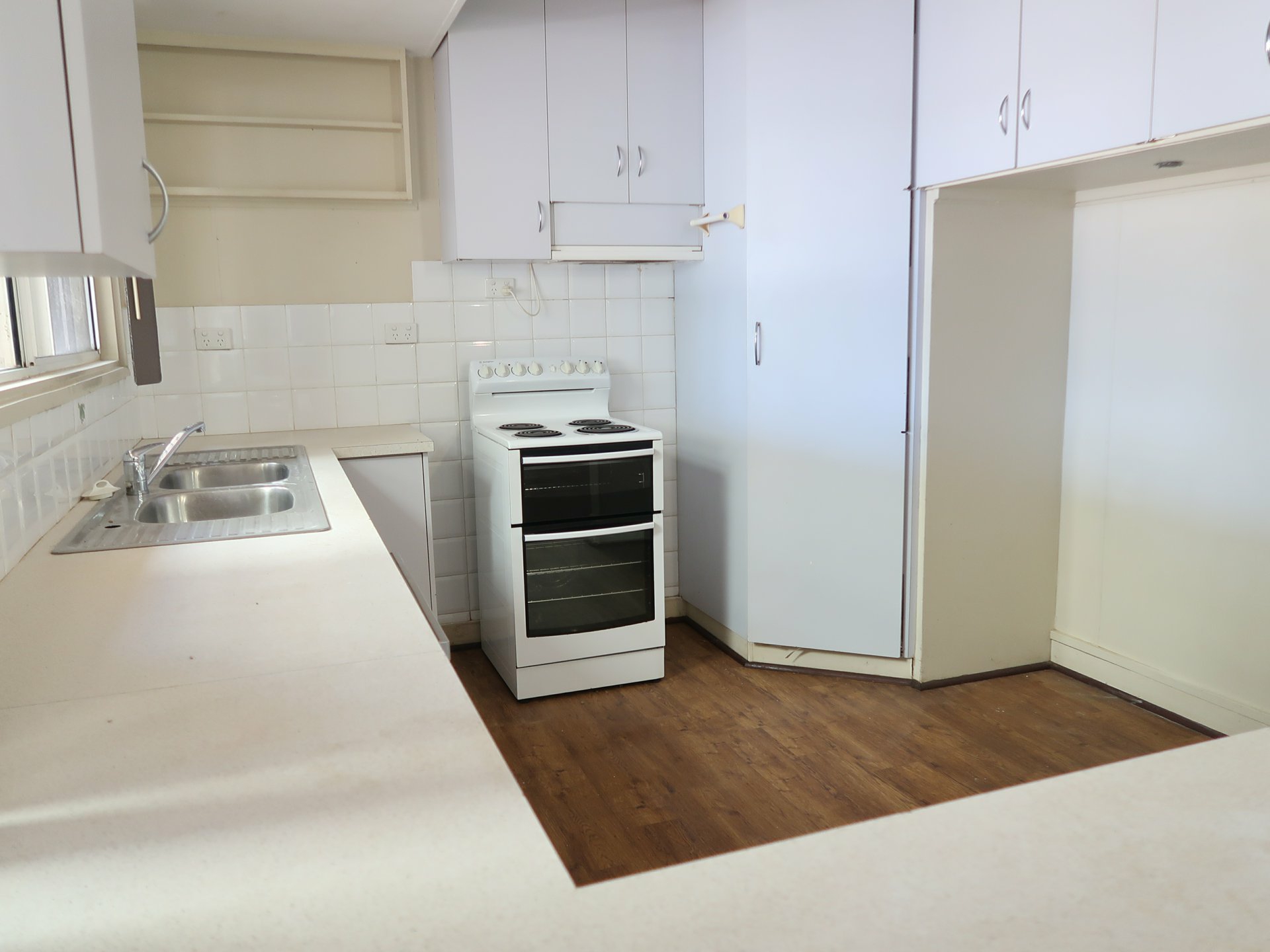 120 Sutherland Street — photo 6 of 15