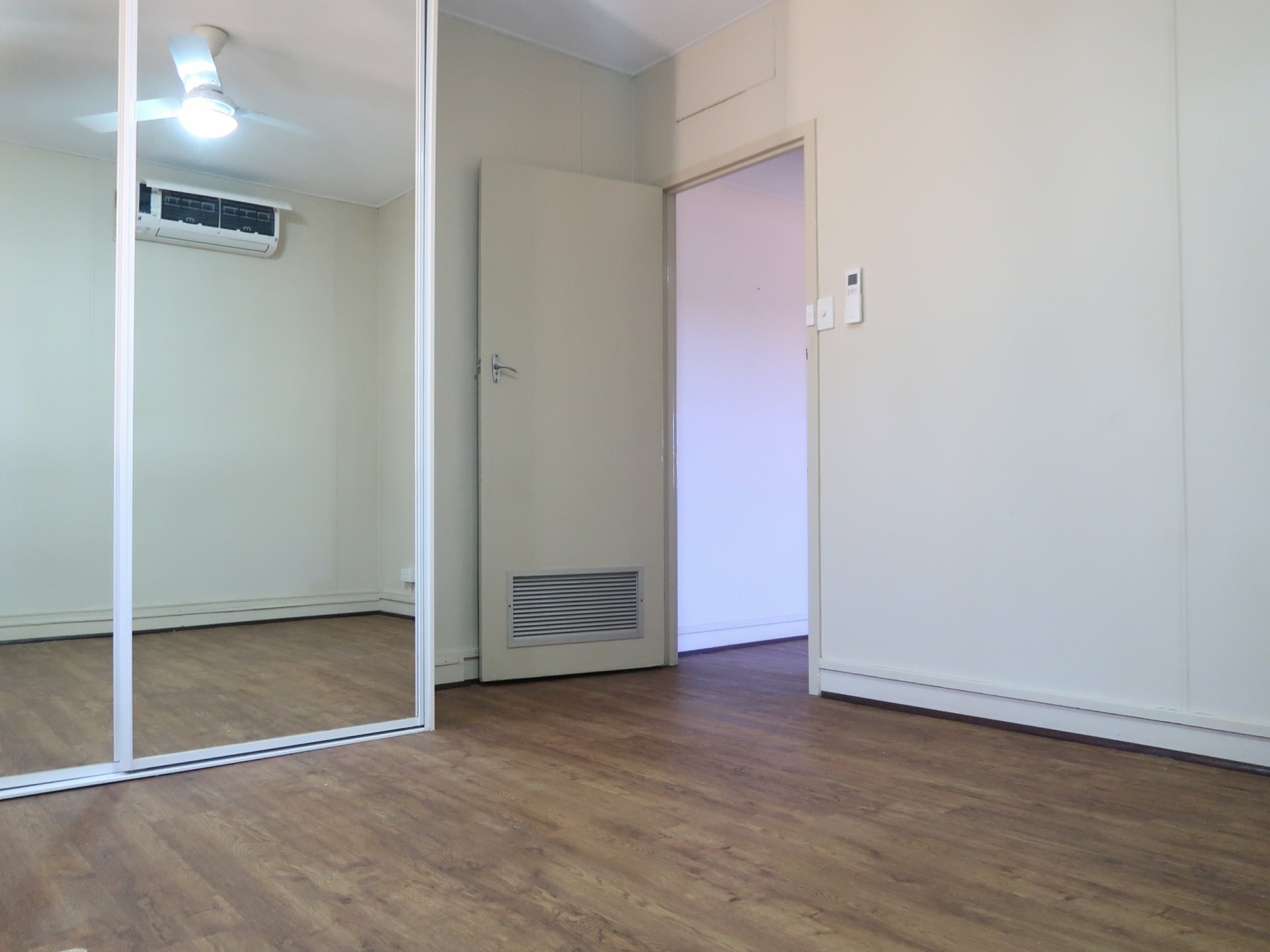 120 Sutherland Street — photo 8 of 15