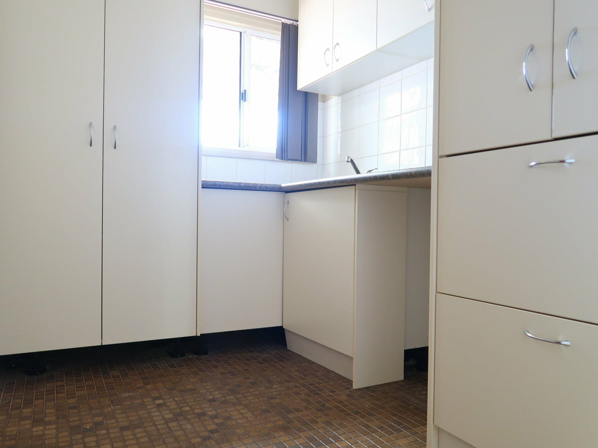 120 Sutherland Street — photo 10 of 15
