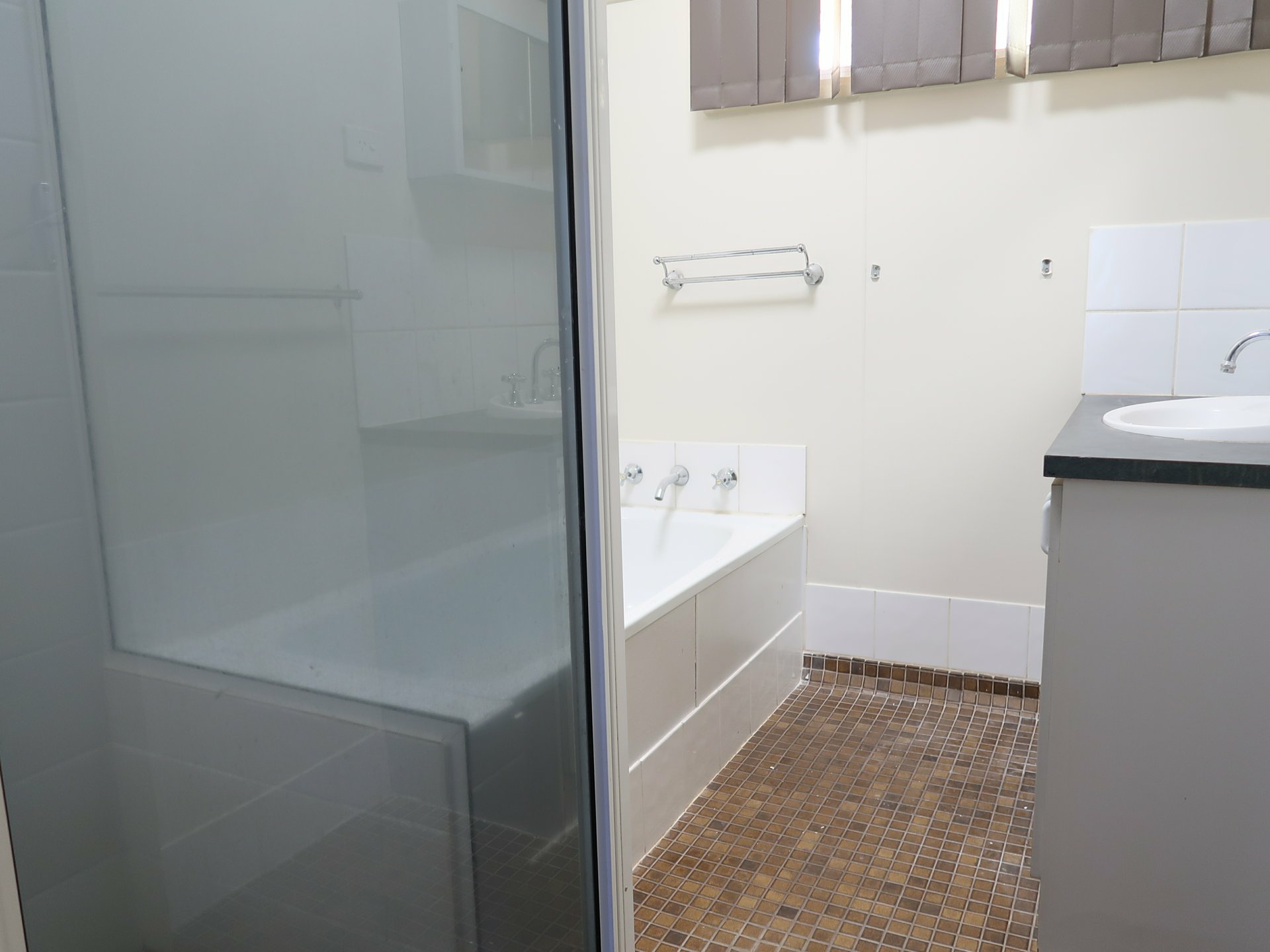 120 Sutherland Street — photo 11 of 15