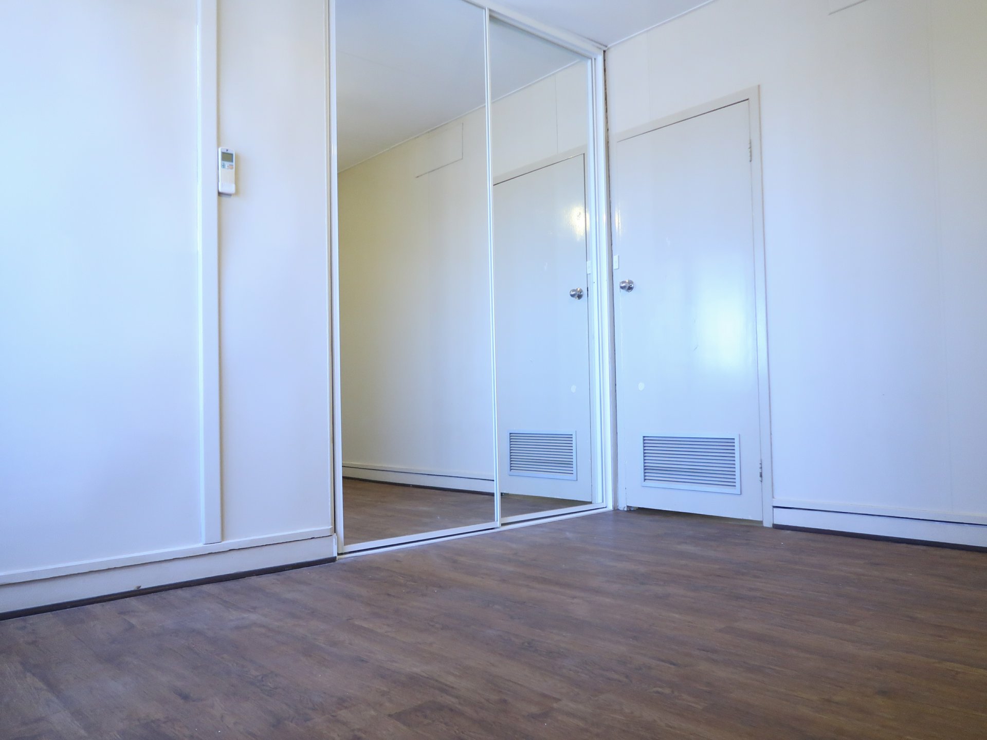 120 Sutherland Street — photo 12 of 15