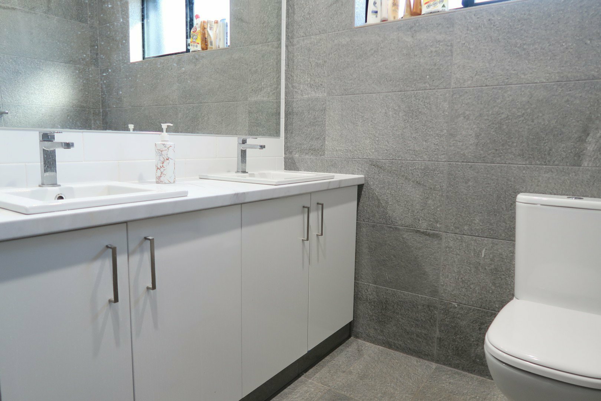 15 Minderoo Avenue — photo 7 of 14