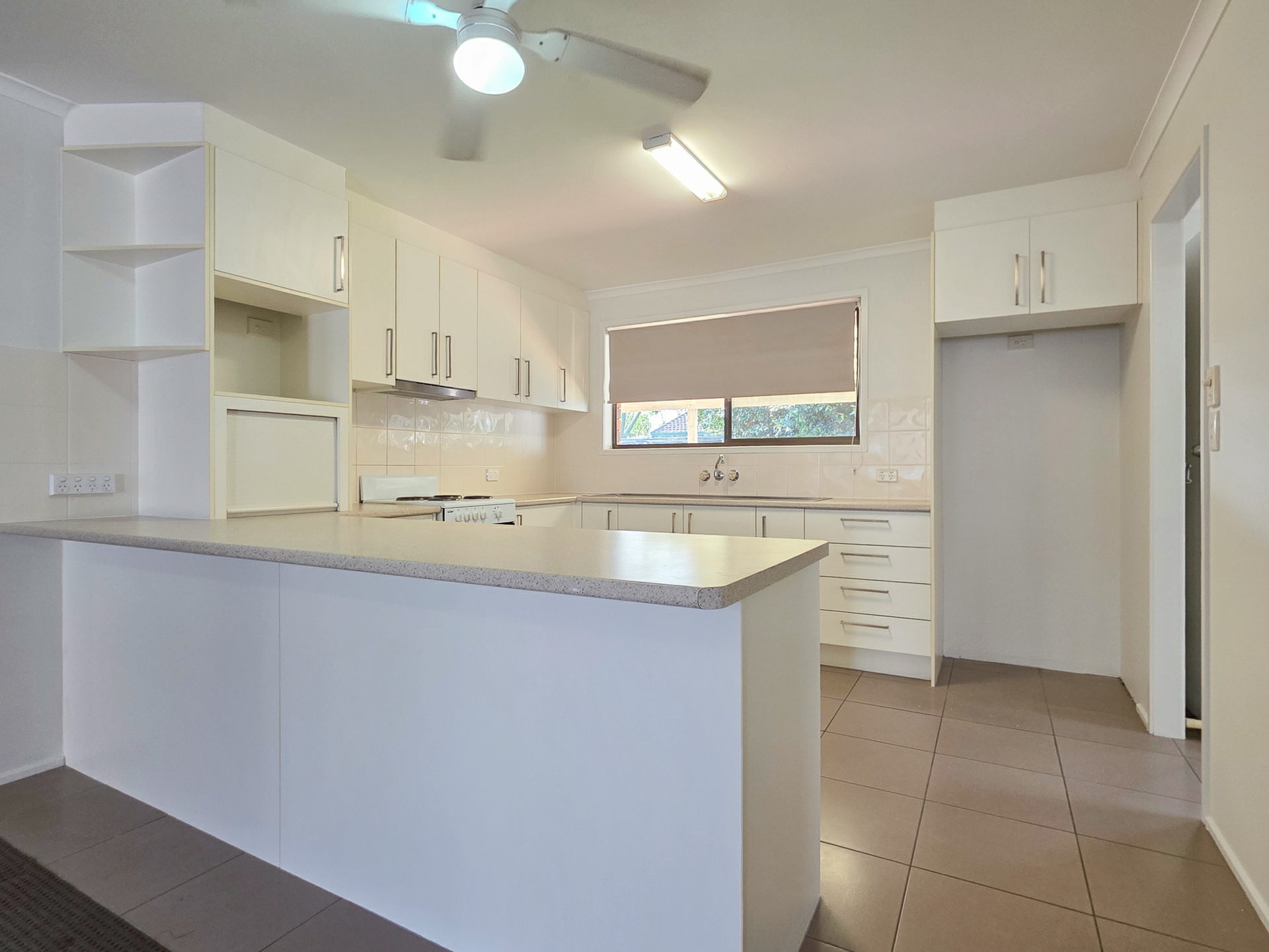 1/15 Werona Street — photo 2 of 17