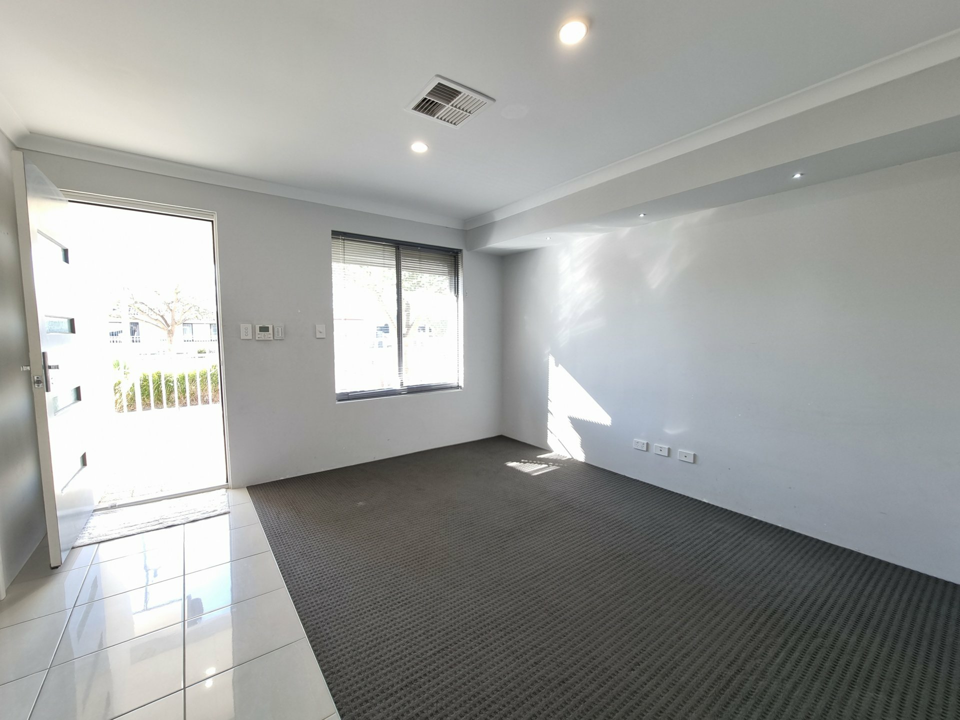 45 Gracefield Boulevard — photo 2 of 16