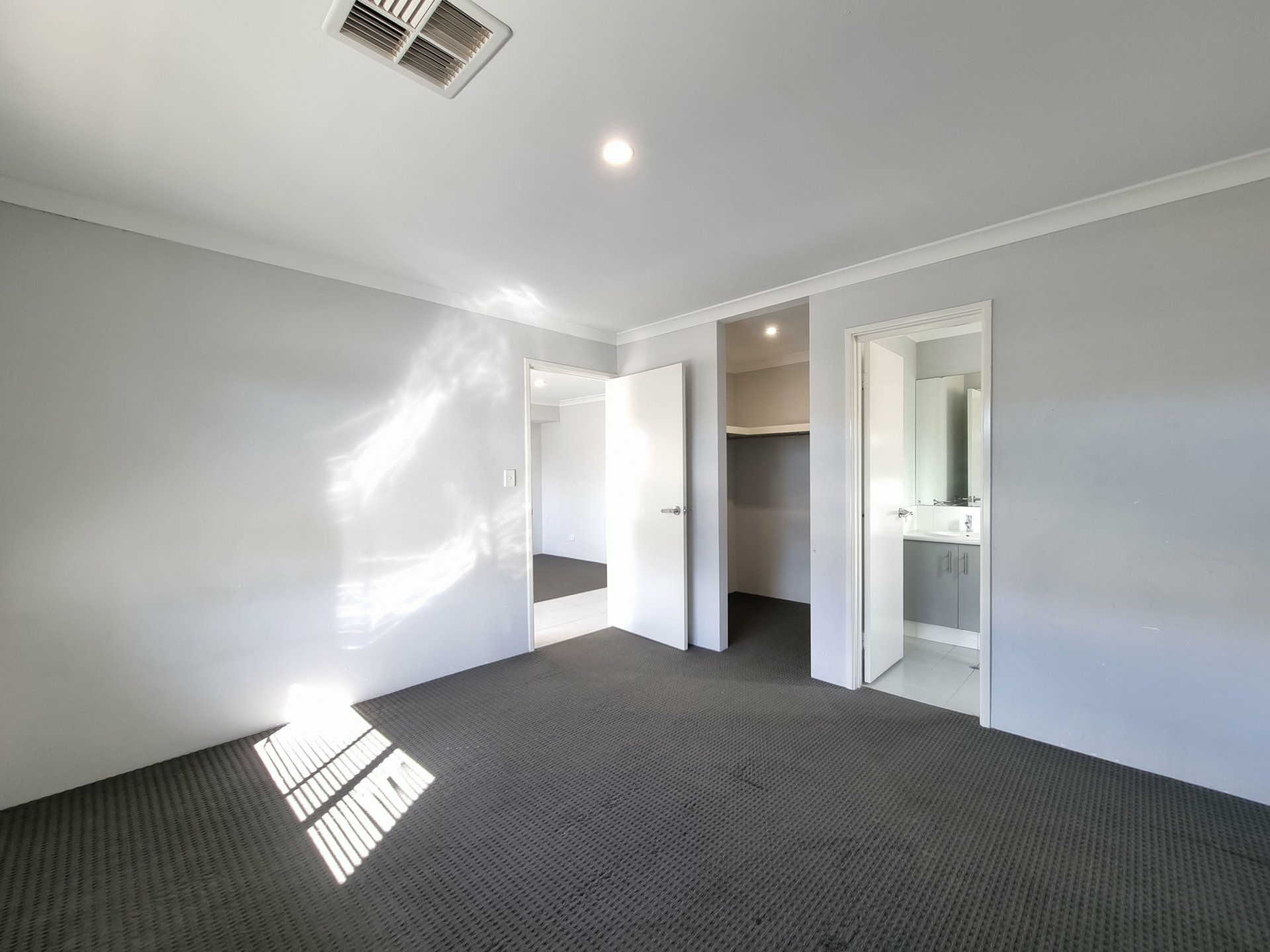 45 Gracefield Boulevard — photo 3 of 16