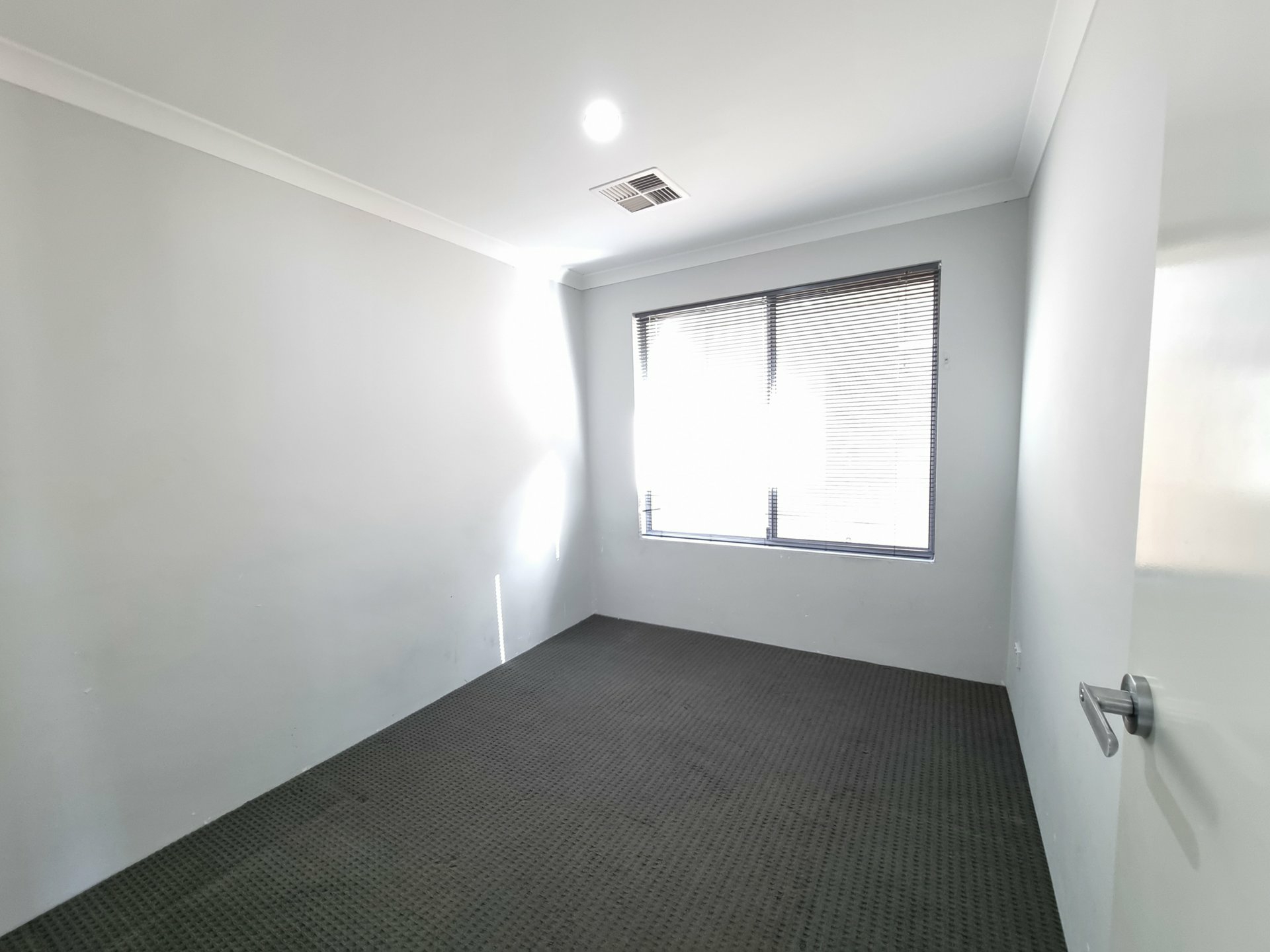 45 Gracefield Boulevard — photo 6 of 16