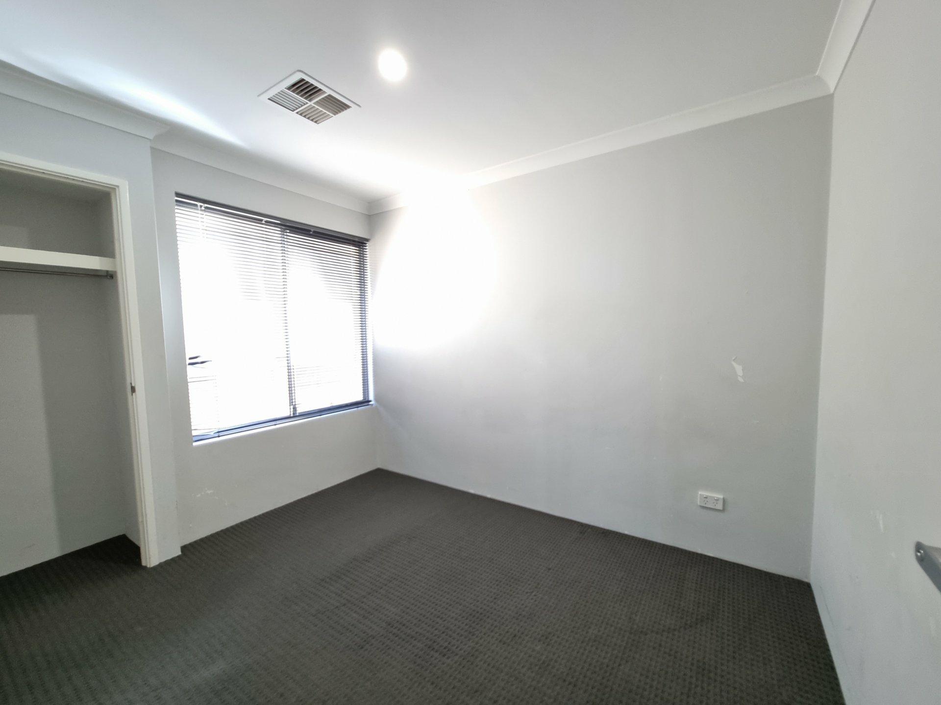 45 Gracefield Boulevard — photo 10 of 16