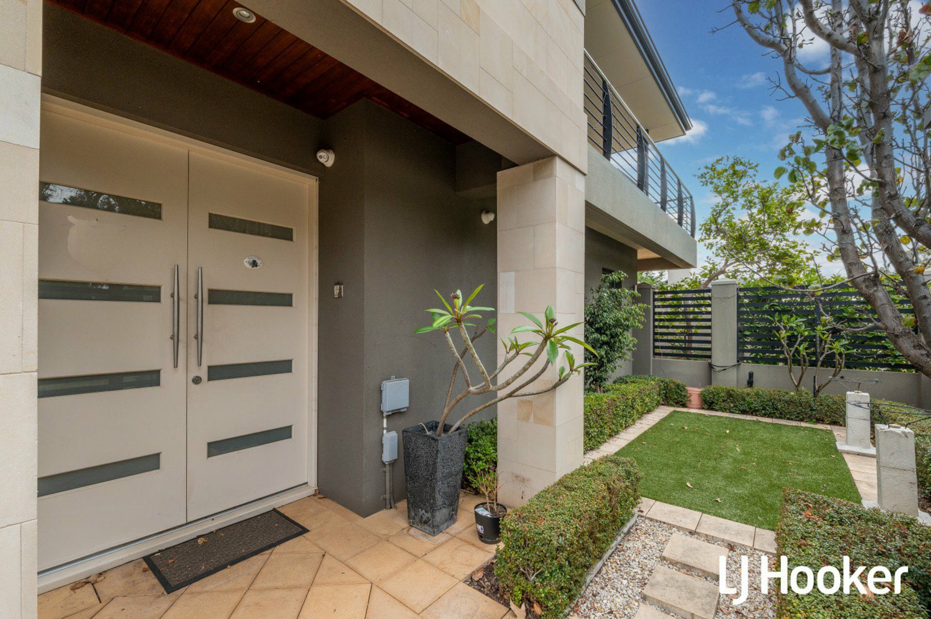 2A South Terrace, COMO