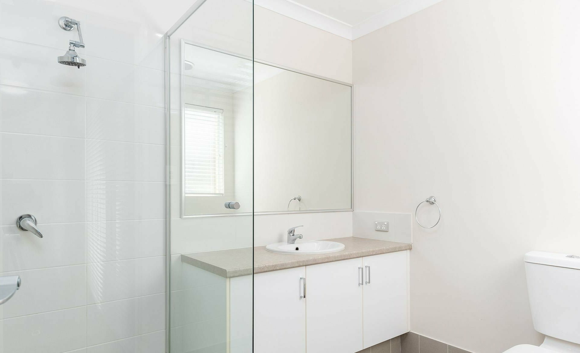 6 Cowes Street — photo 3 of 6