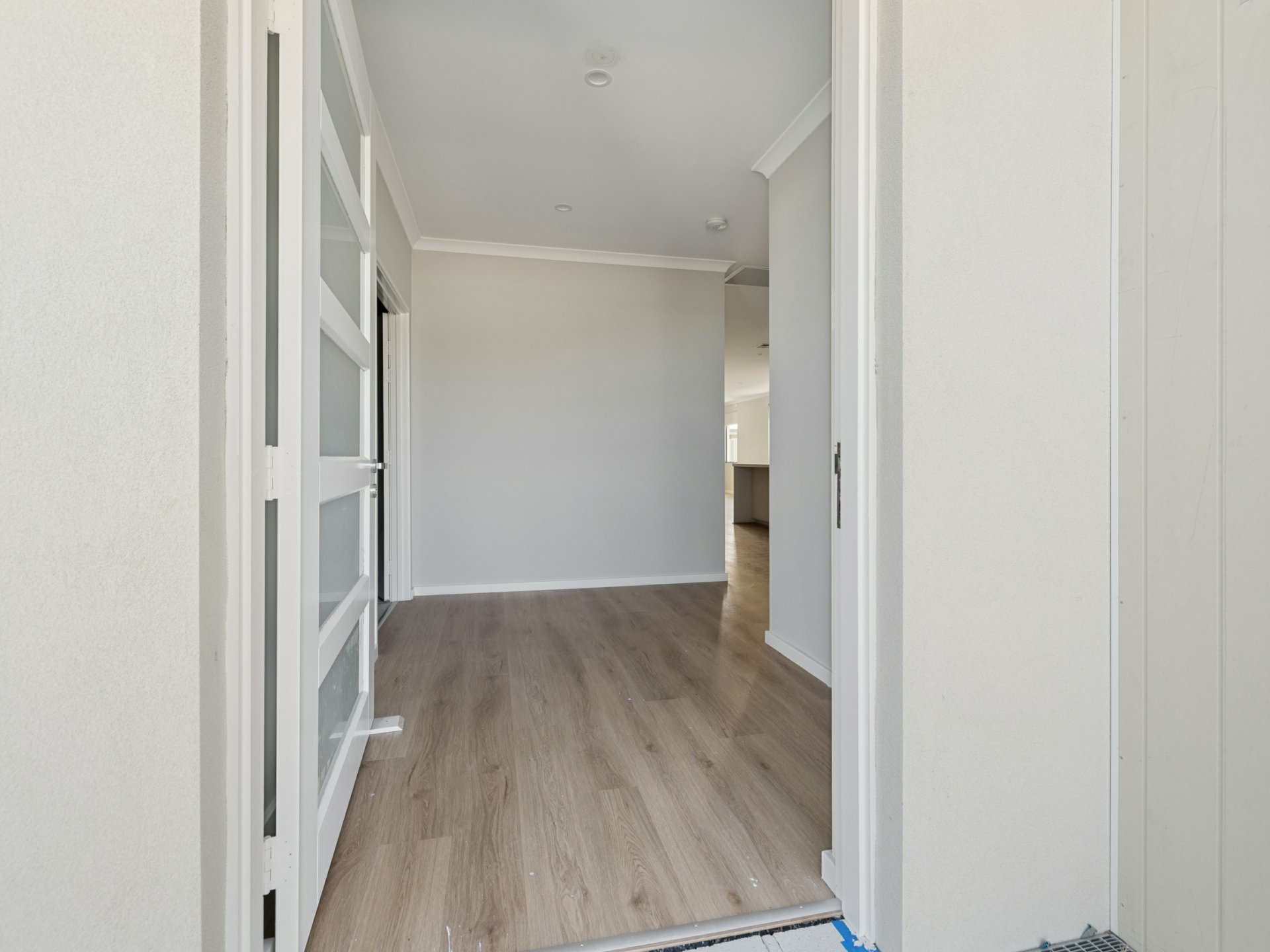 13 Slender Way — photo 2 of 30