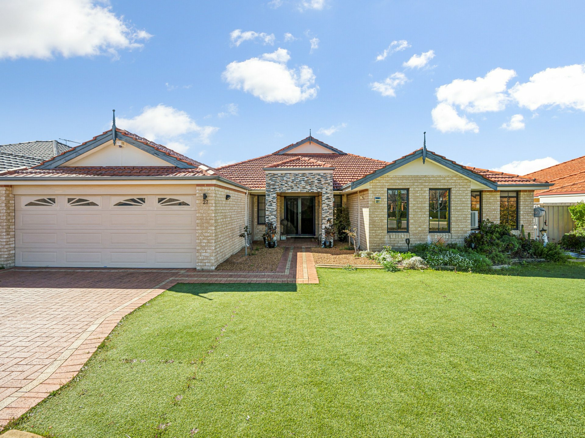 27 Kingsland Loop — photo from LJ Hooker Harrisdale