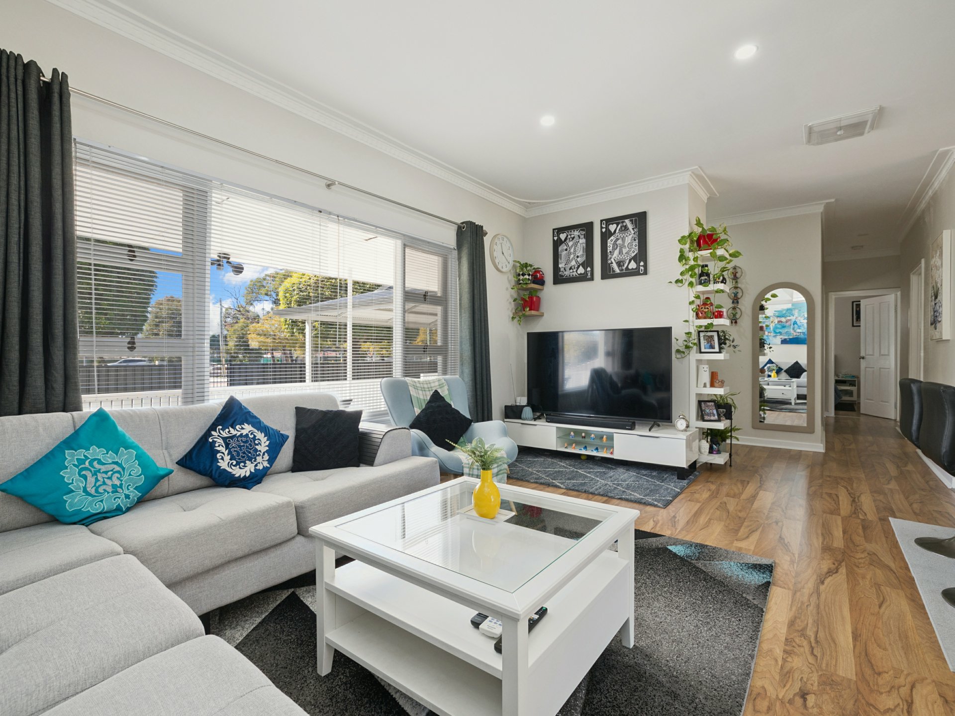 29 Thornlie Avenue — photo 9 of 30