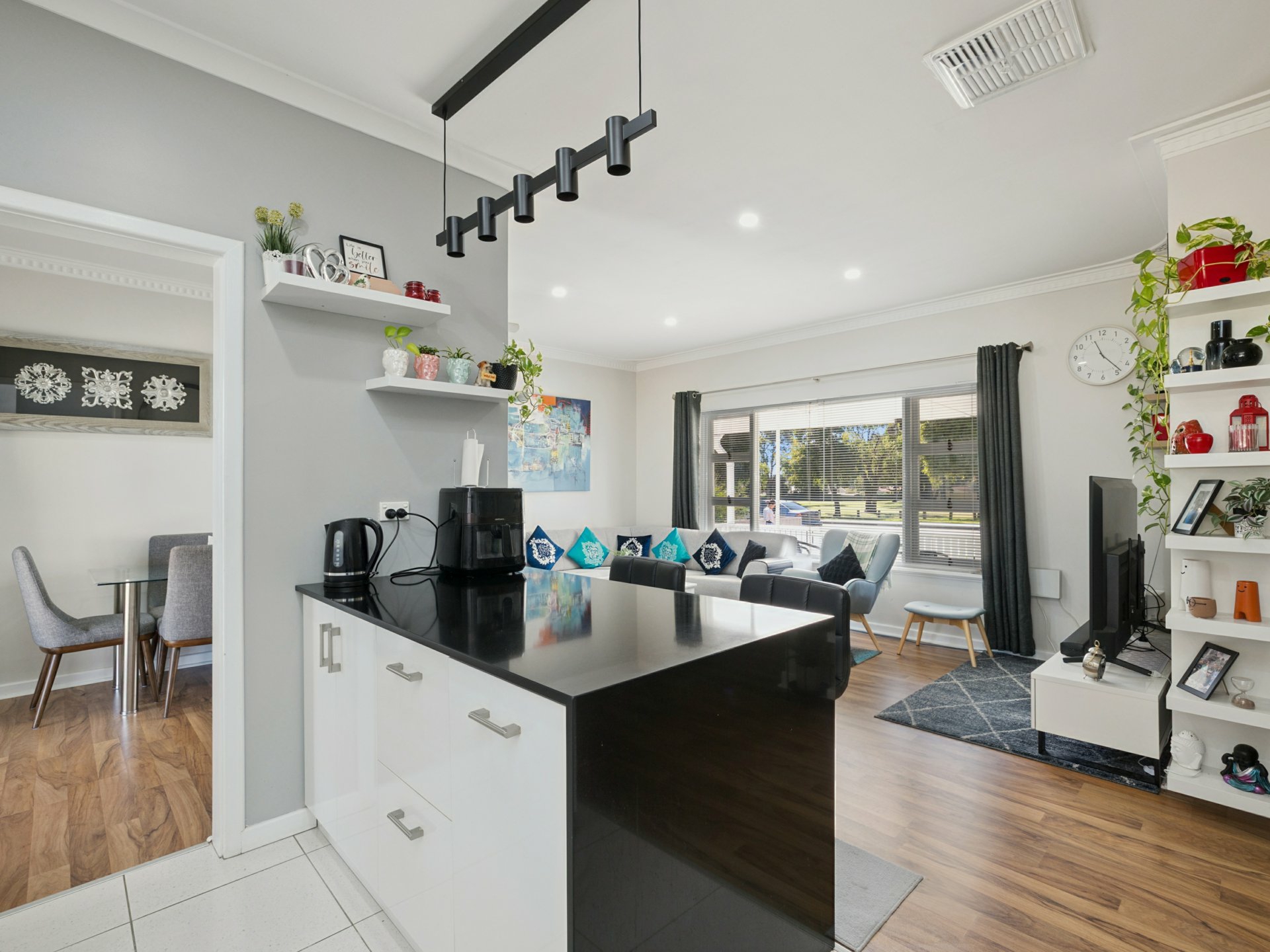 29 Thornlie Avenue — photo 15 of 30