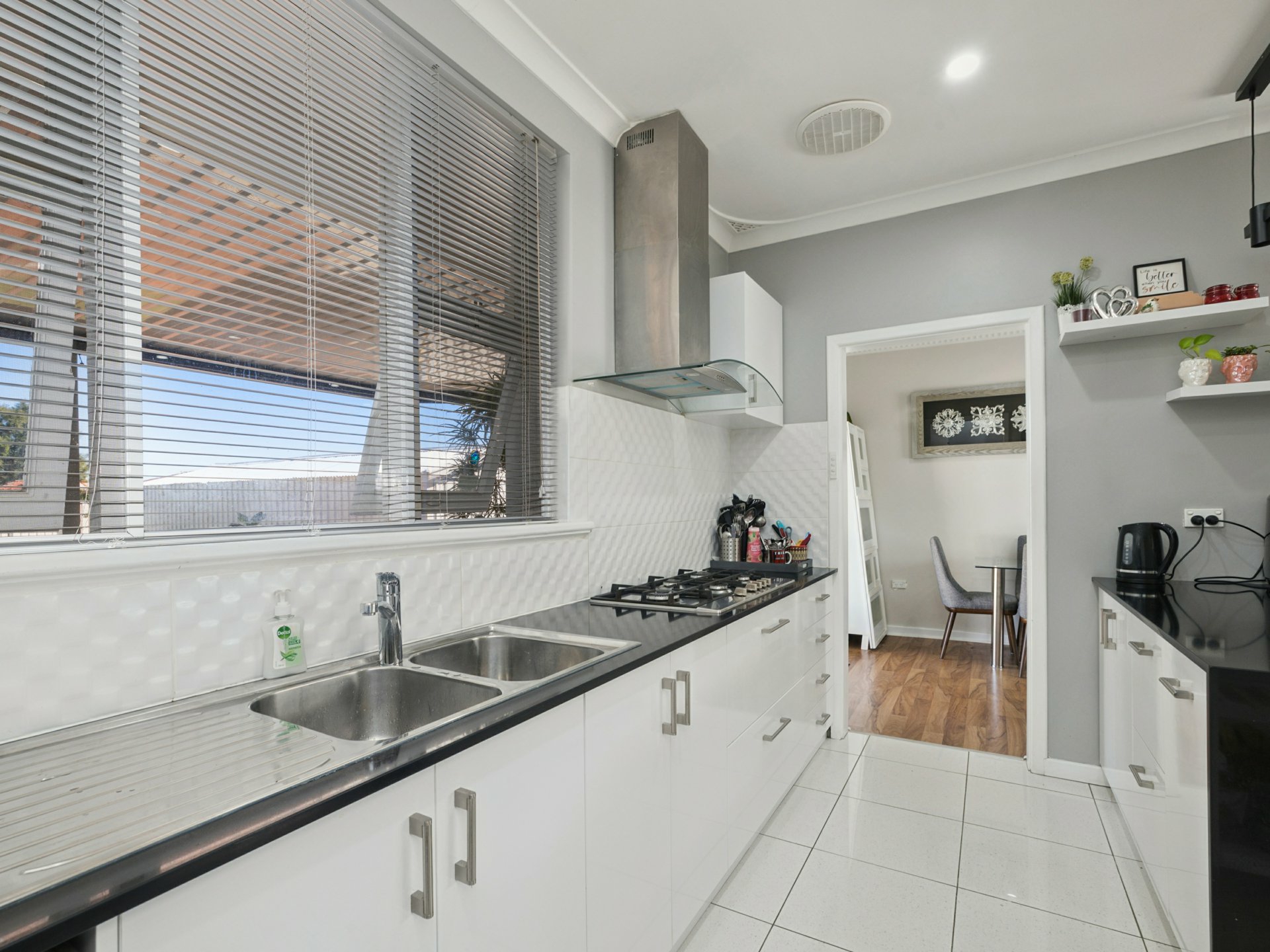 29 Thornlie Avenue — photo 17 of 30