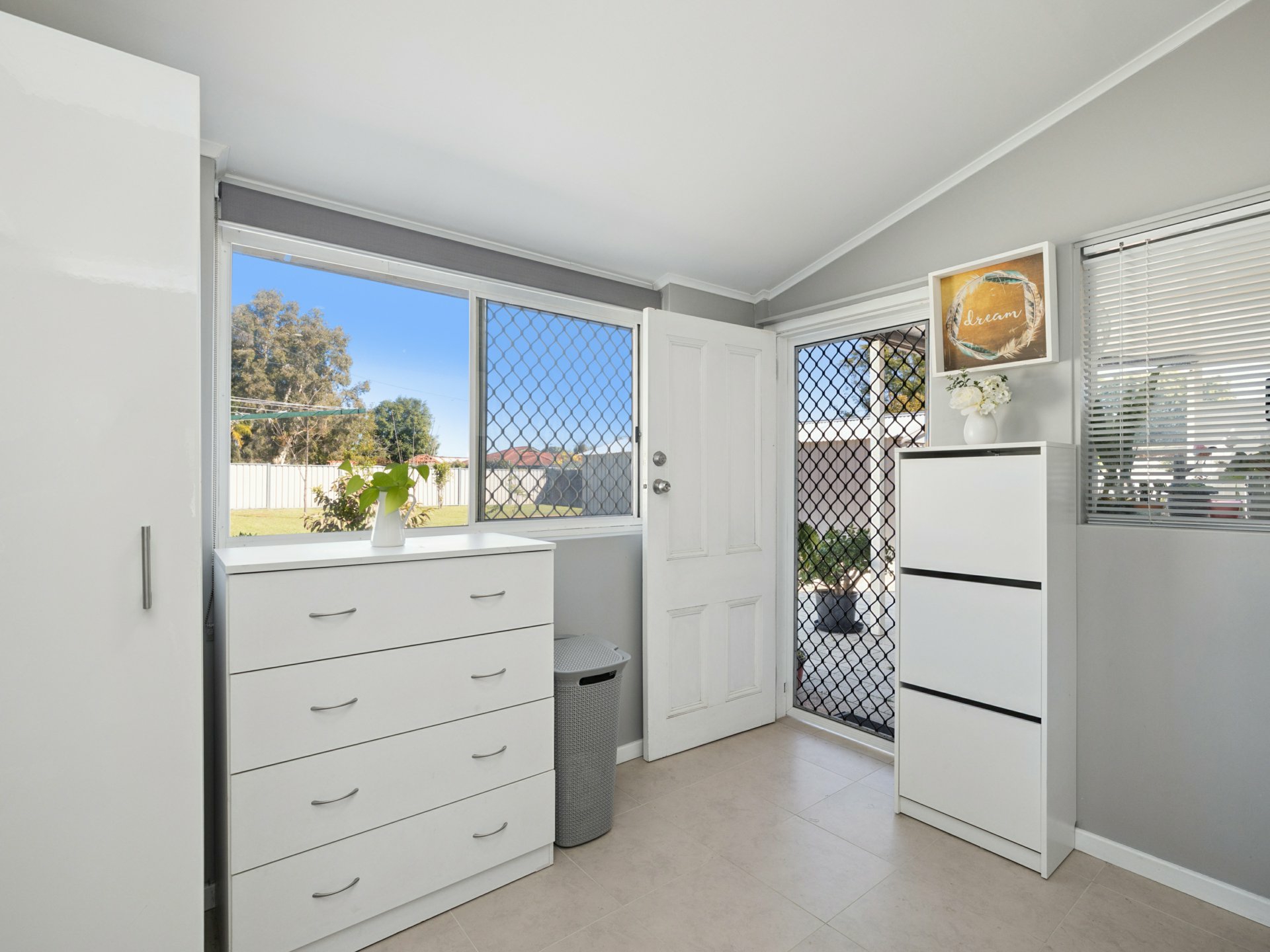 29 Thornlie Avenue — photo 23 of 30