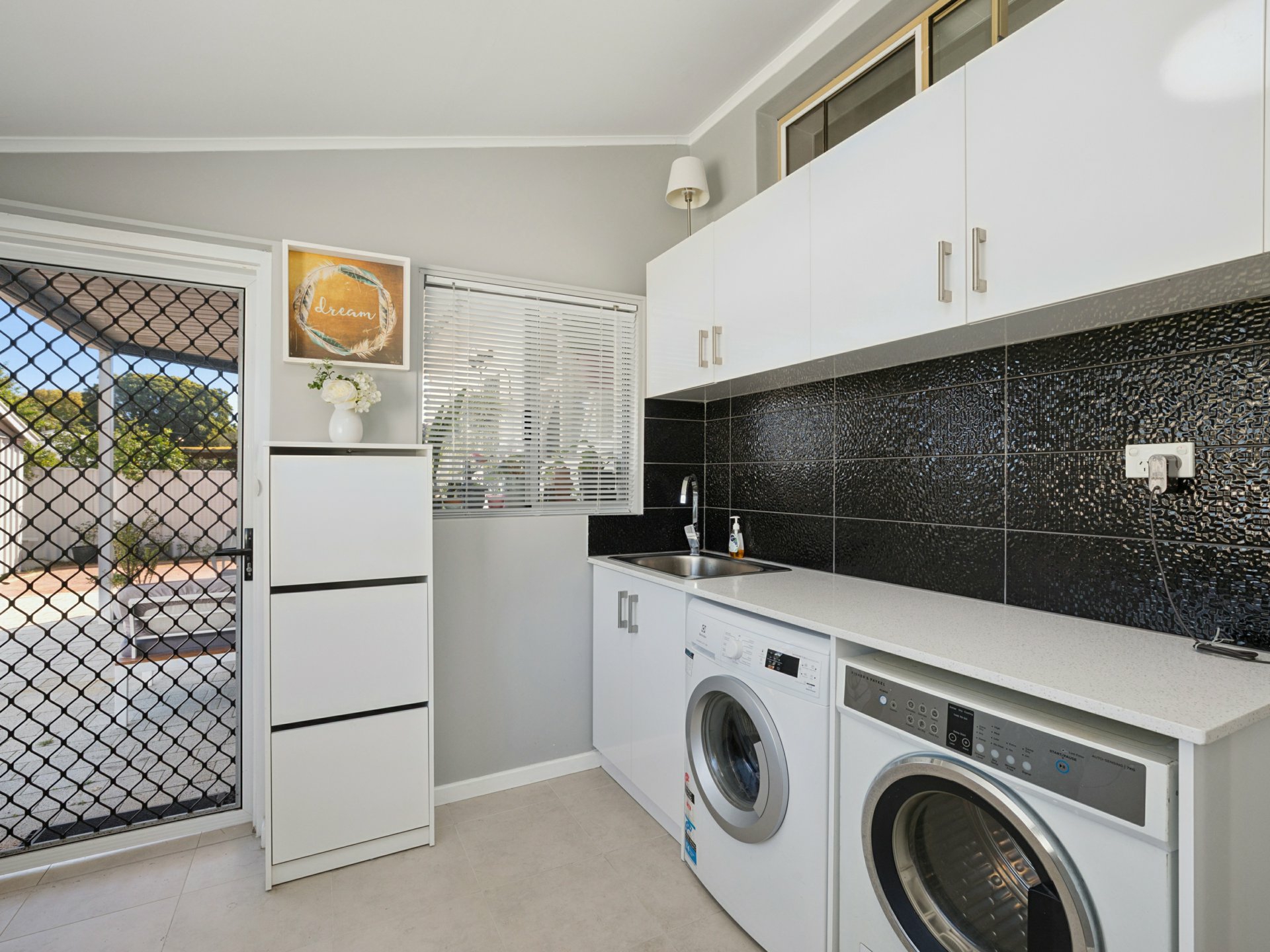 29 Thornlie Avenue — photo 24 of 30