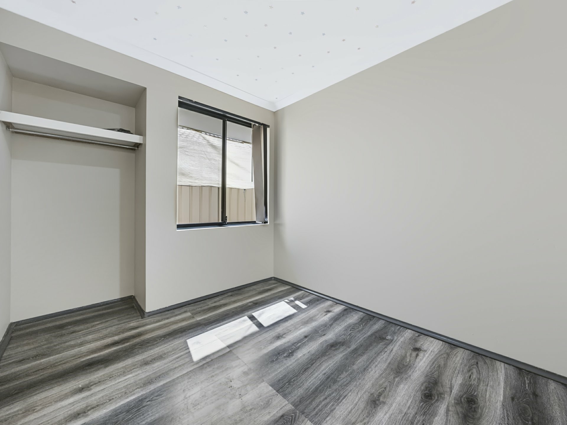21 Dewsbury Drive — photo 8 of 14