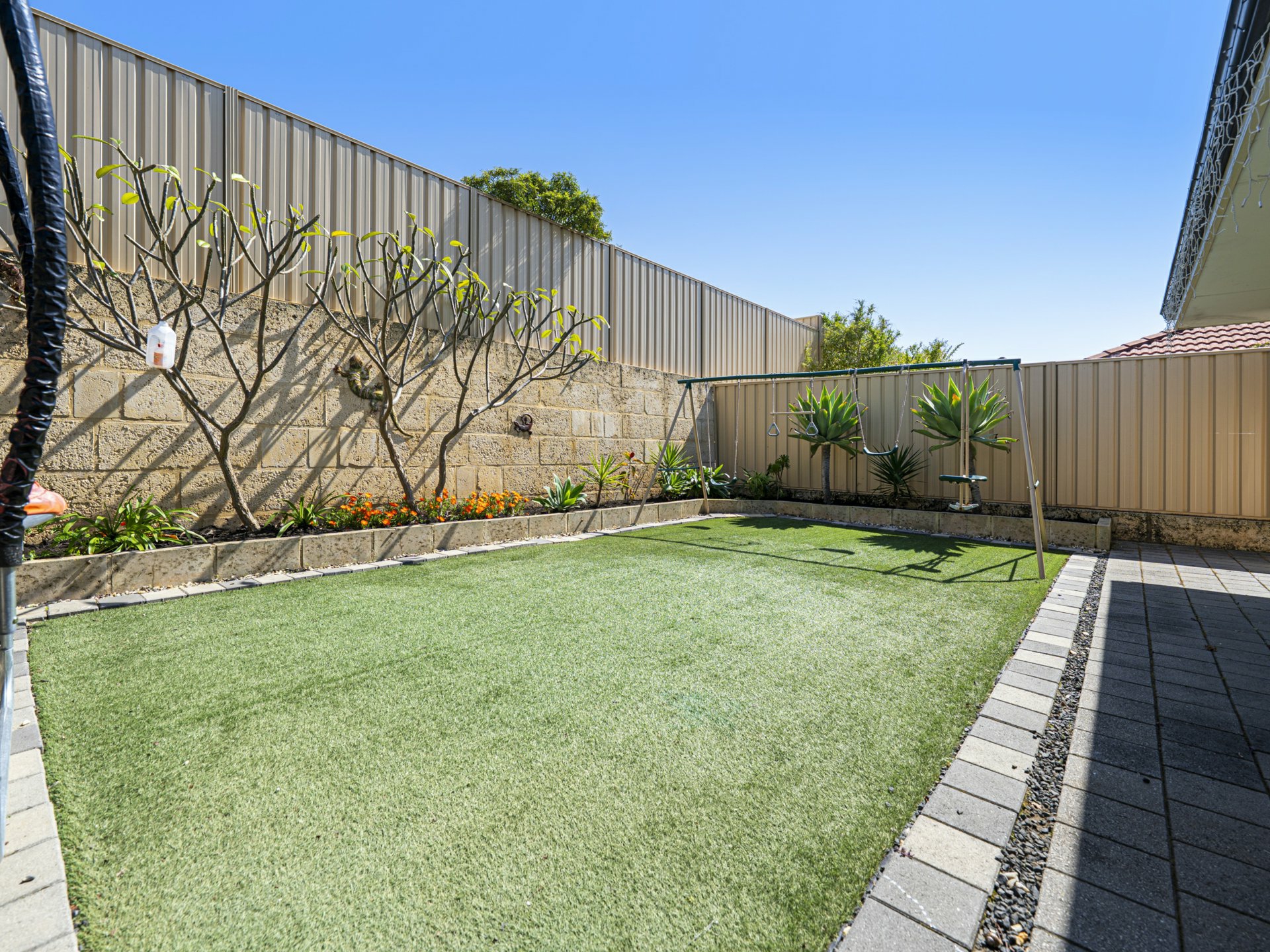 21 Dewsbury Drive — photo 12 of 14