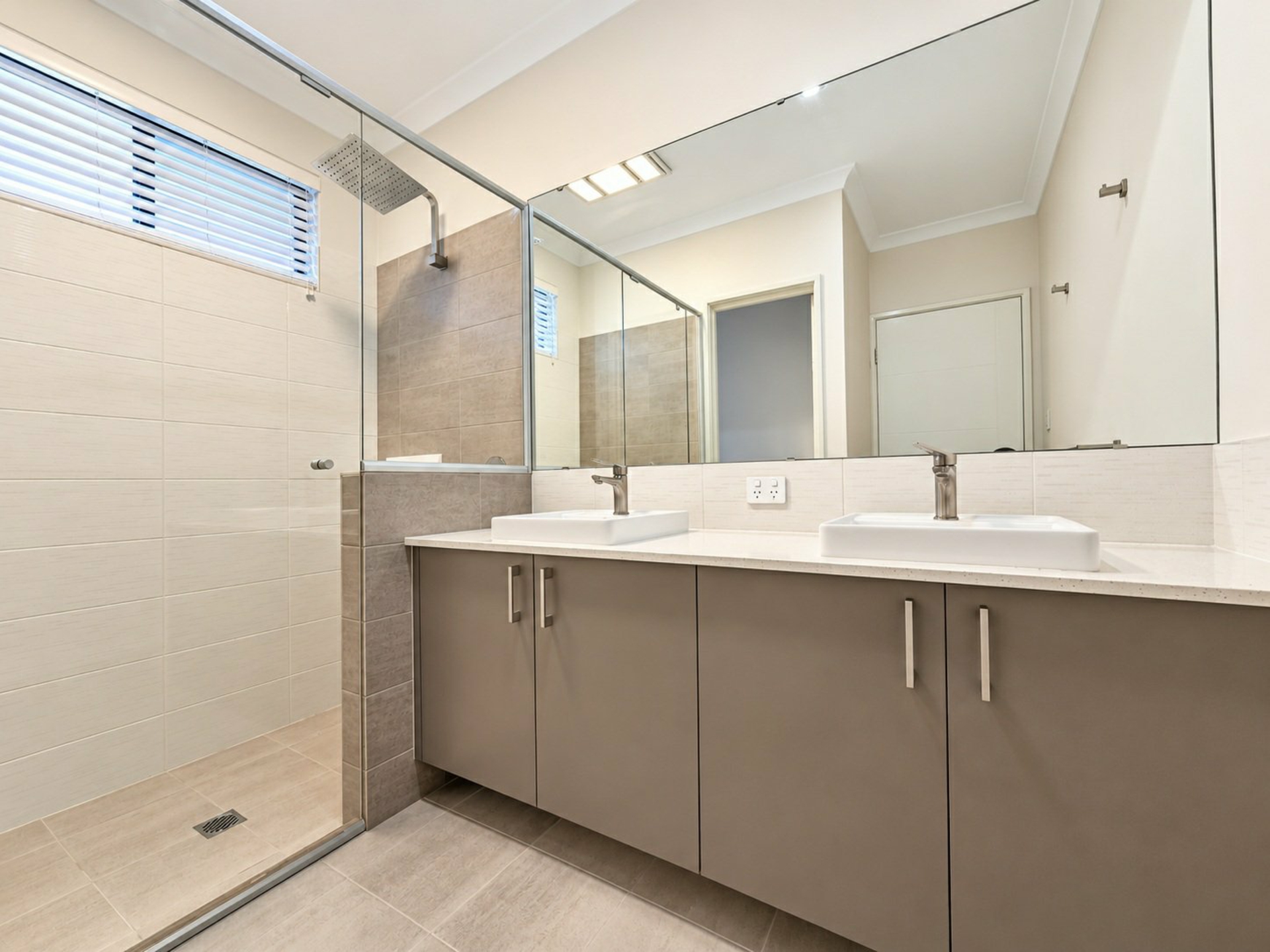2 McGibbon Street — photo 8 of 20