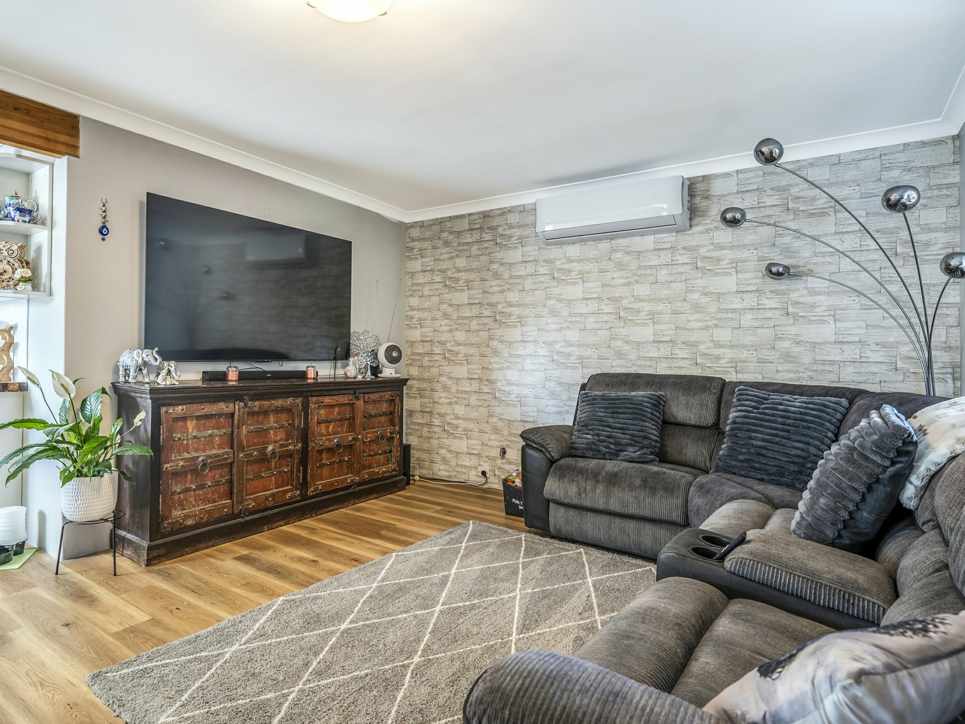 24 Anaconda Drive — photo 11 of 13