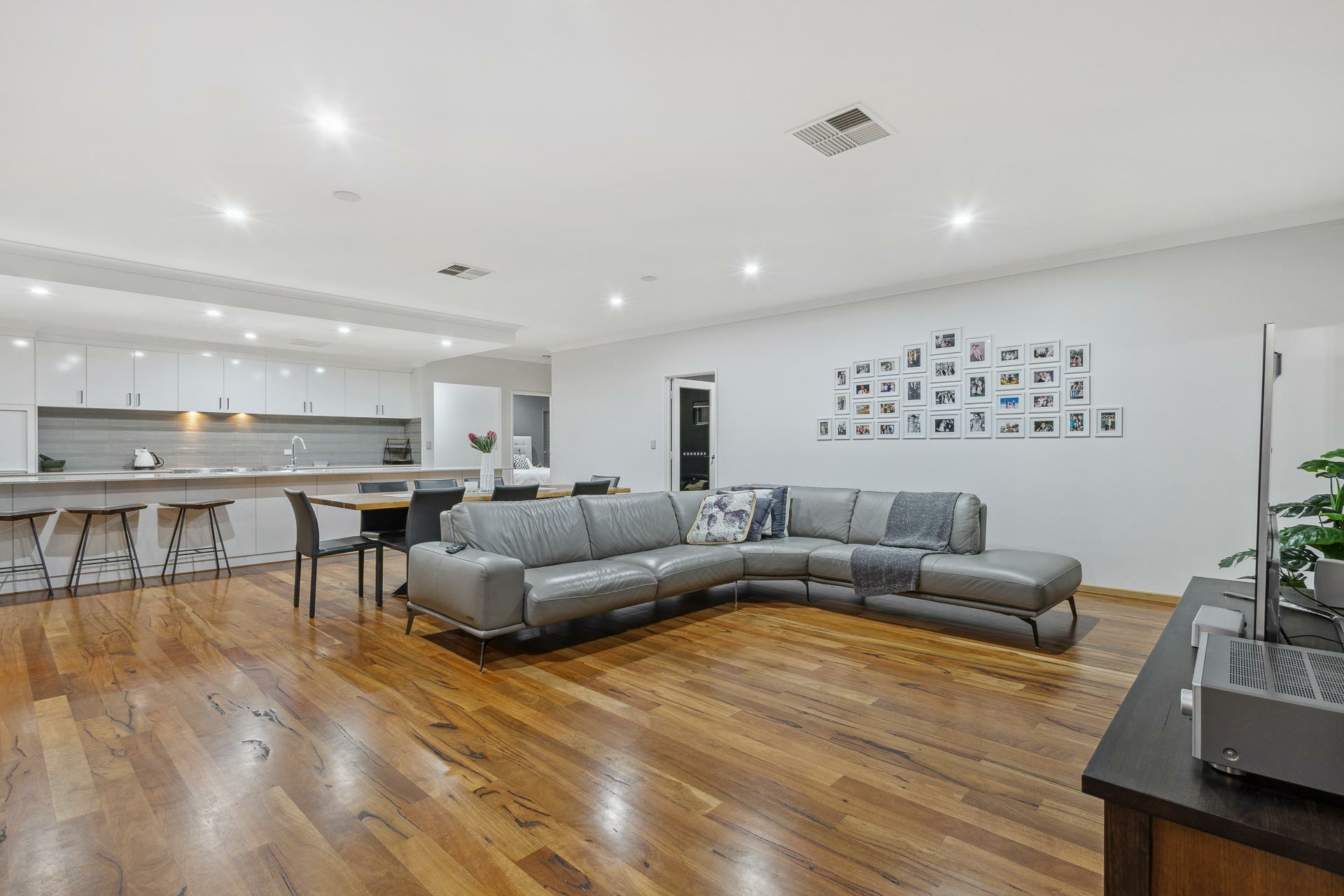 46 West Churchill Avenue, LAKE COOGEE