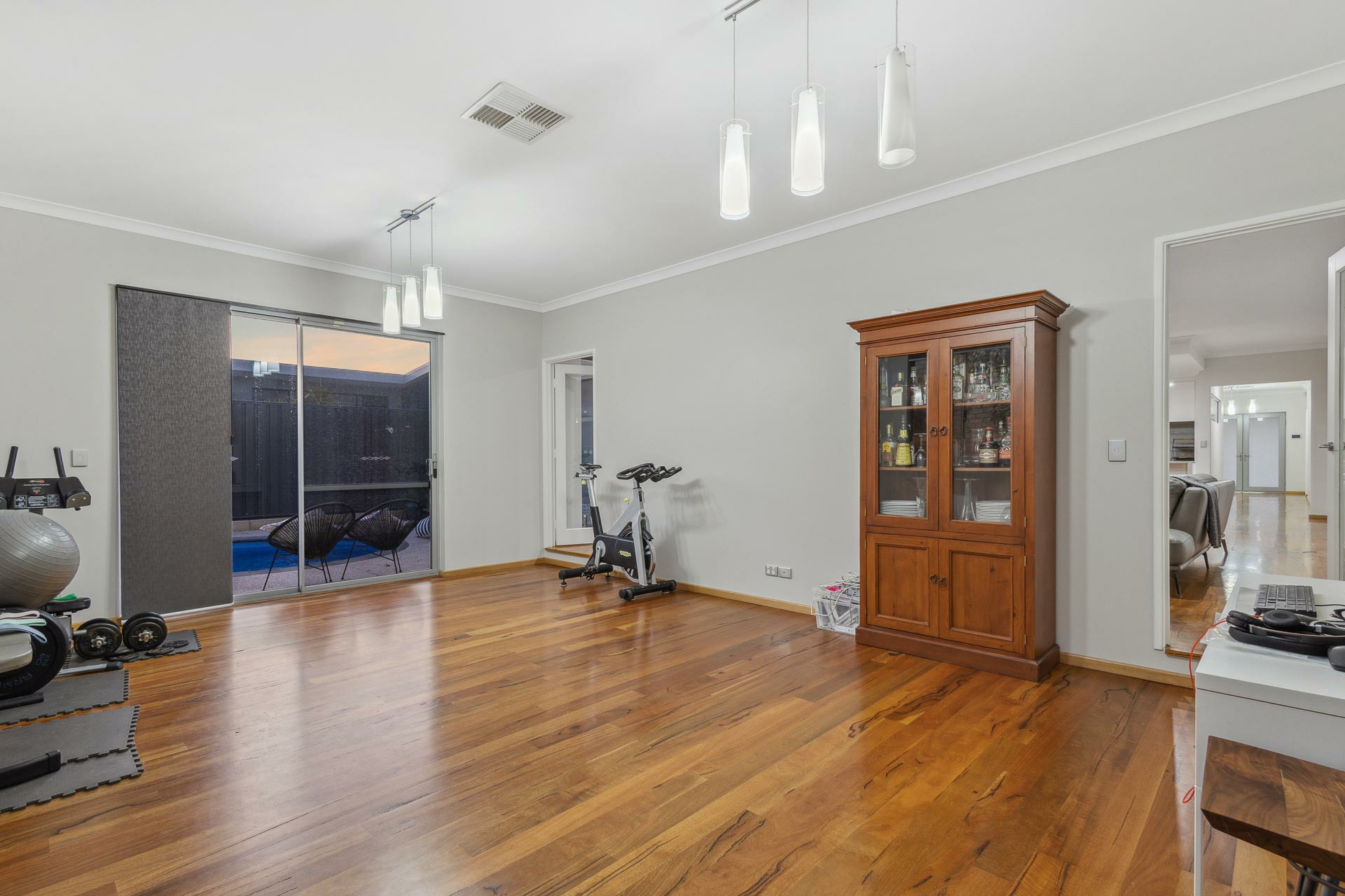 46 West Churchill Avenue, LAKE COOGEE