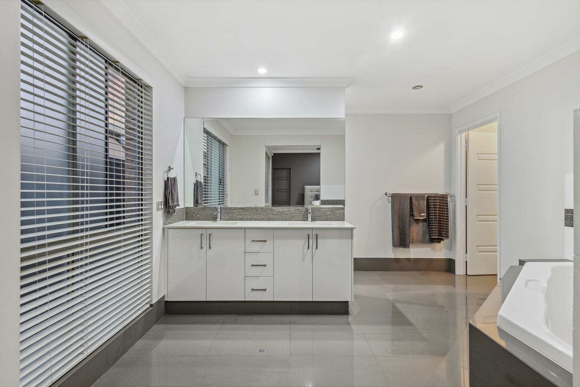 46 West Churchill Avenue, LAKE COOGEE