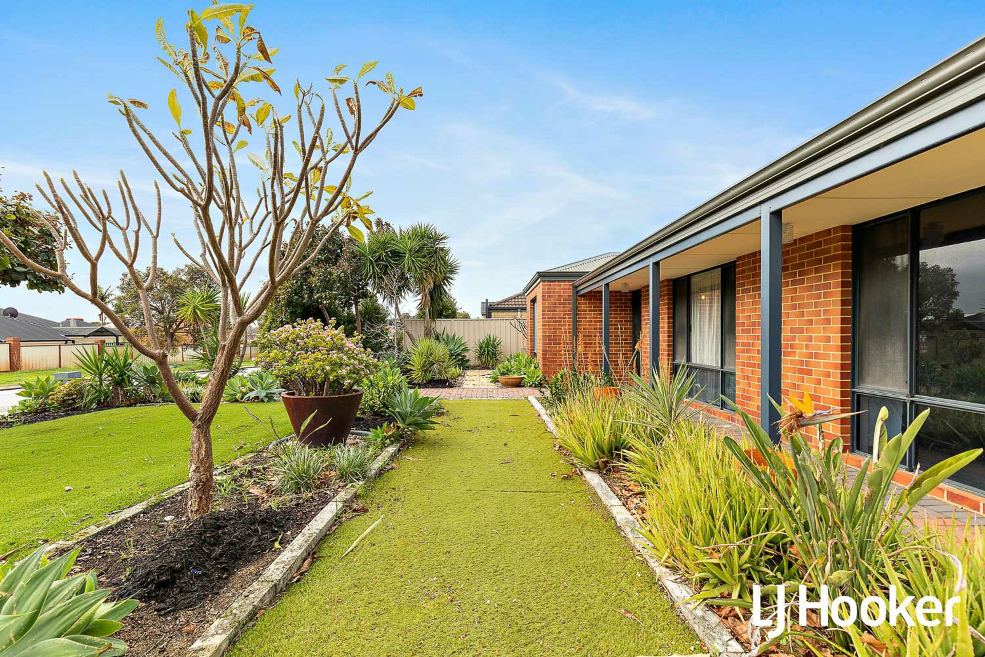 2 Tony Martin way — photo 7 of 30