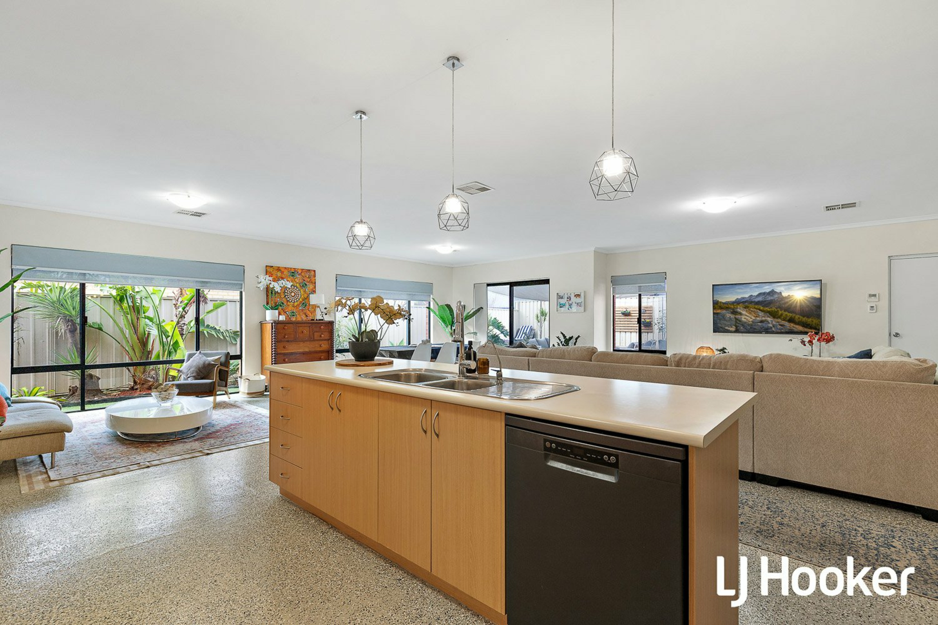2 Tony Martin way — photo 16 of 30