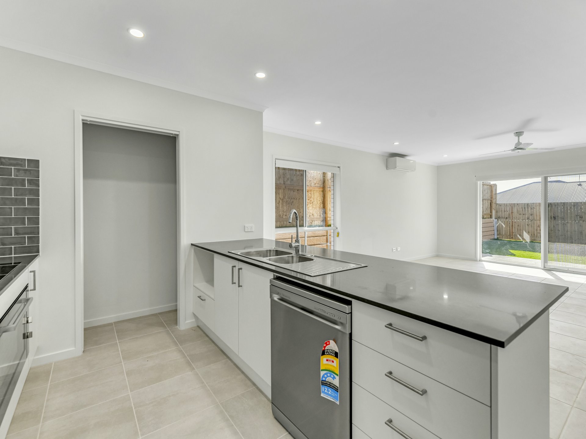 14 Twilight Street, FLAGSTONE