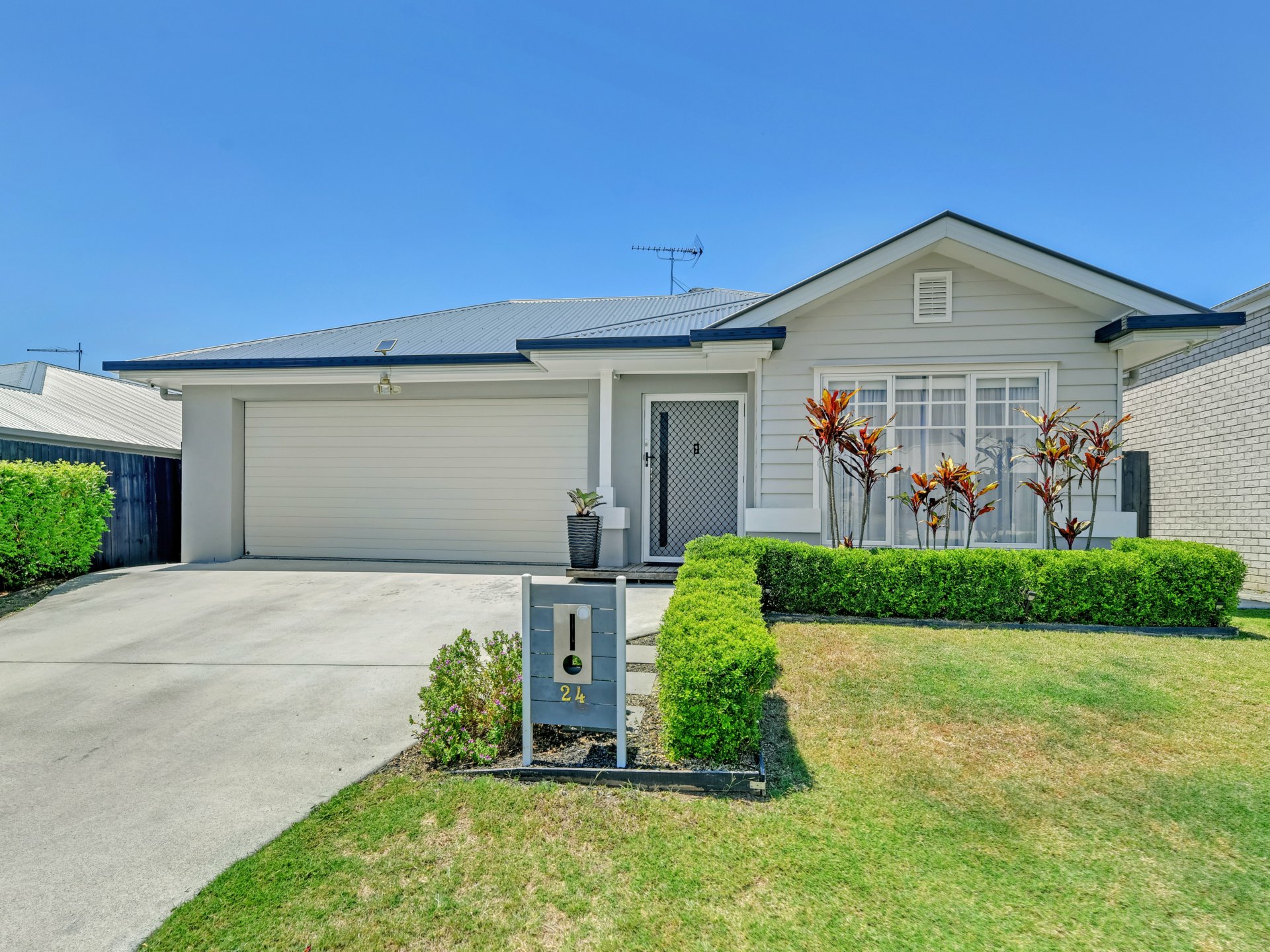 24 Haymarket Street, FLAGSTONE